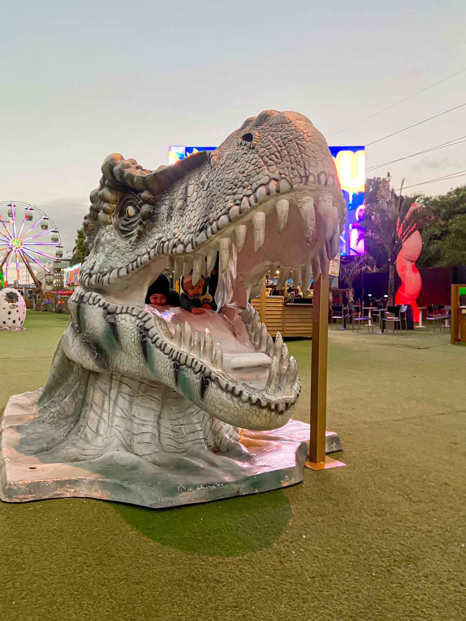 T-Rex Park — Oficiais