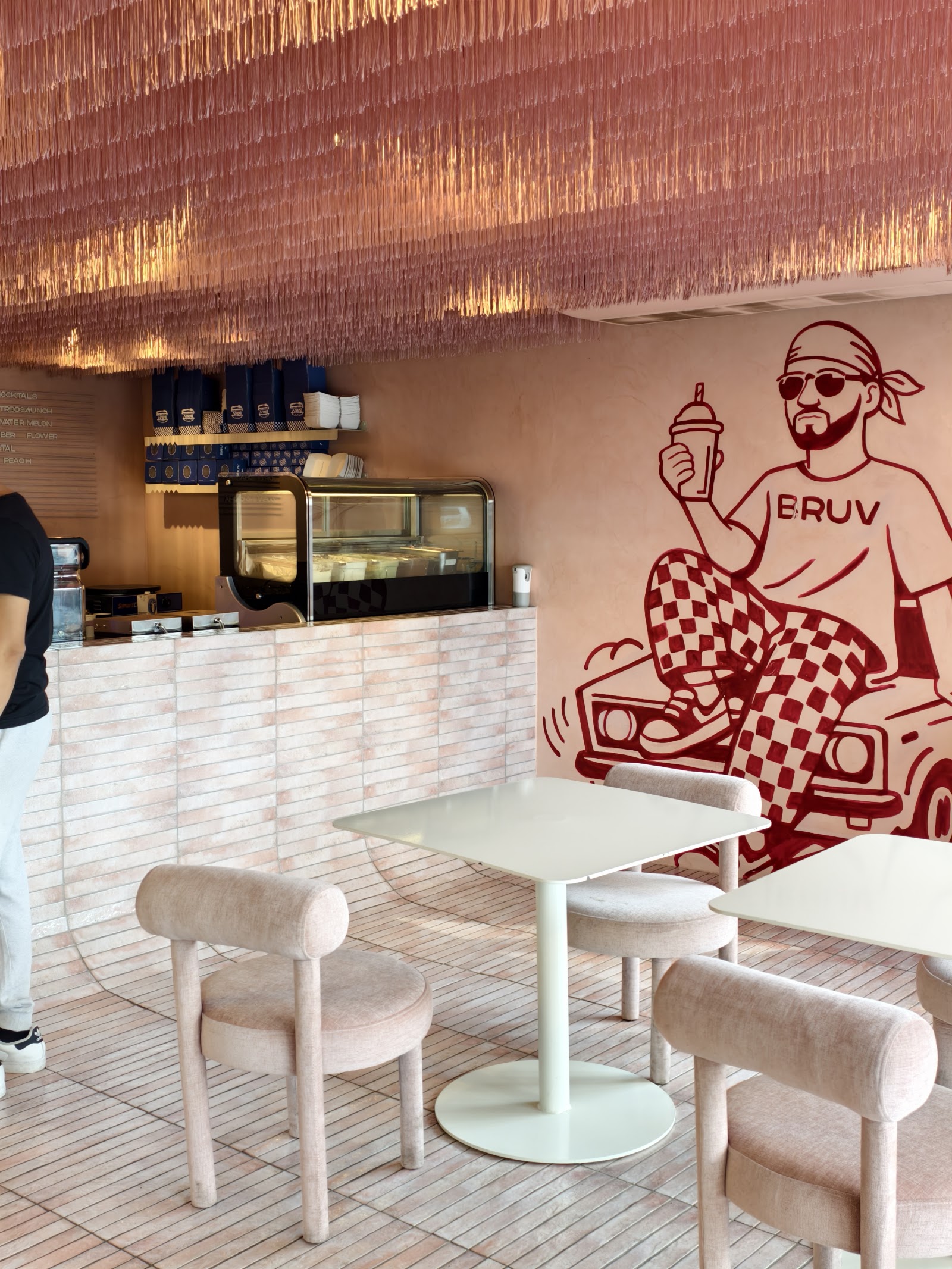 Take Away Kiosk — Oficiais