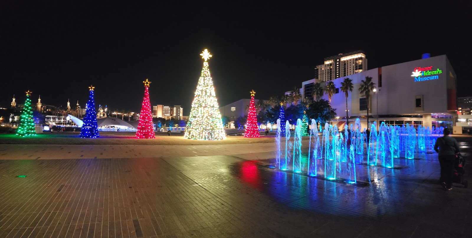 Tampa Riverwalk — Oficiais