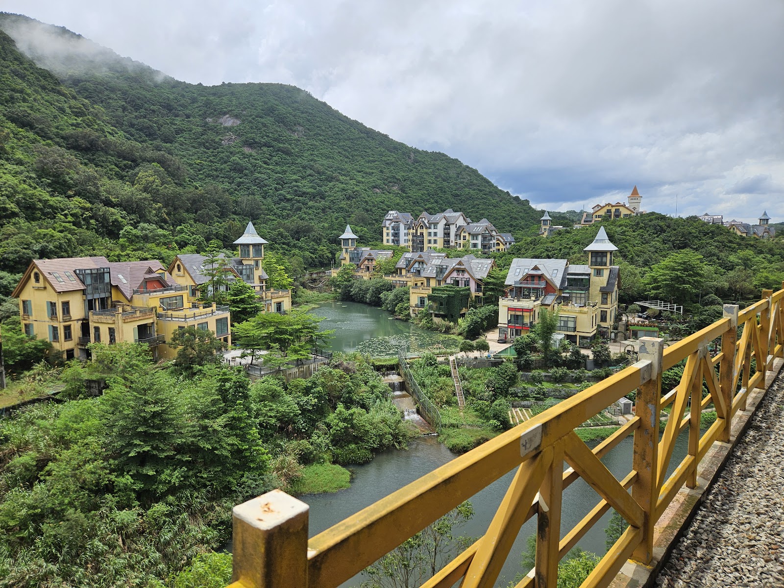 Tea Stream Valley — Oficiais