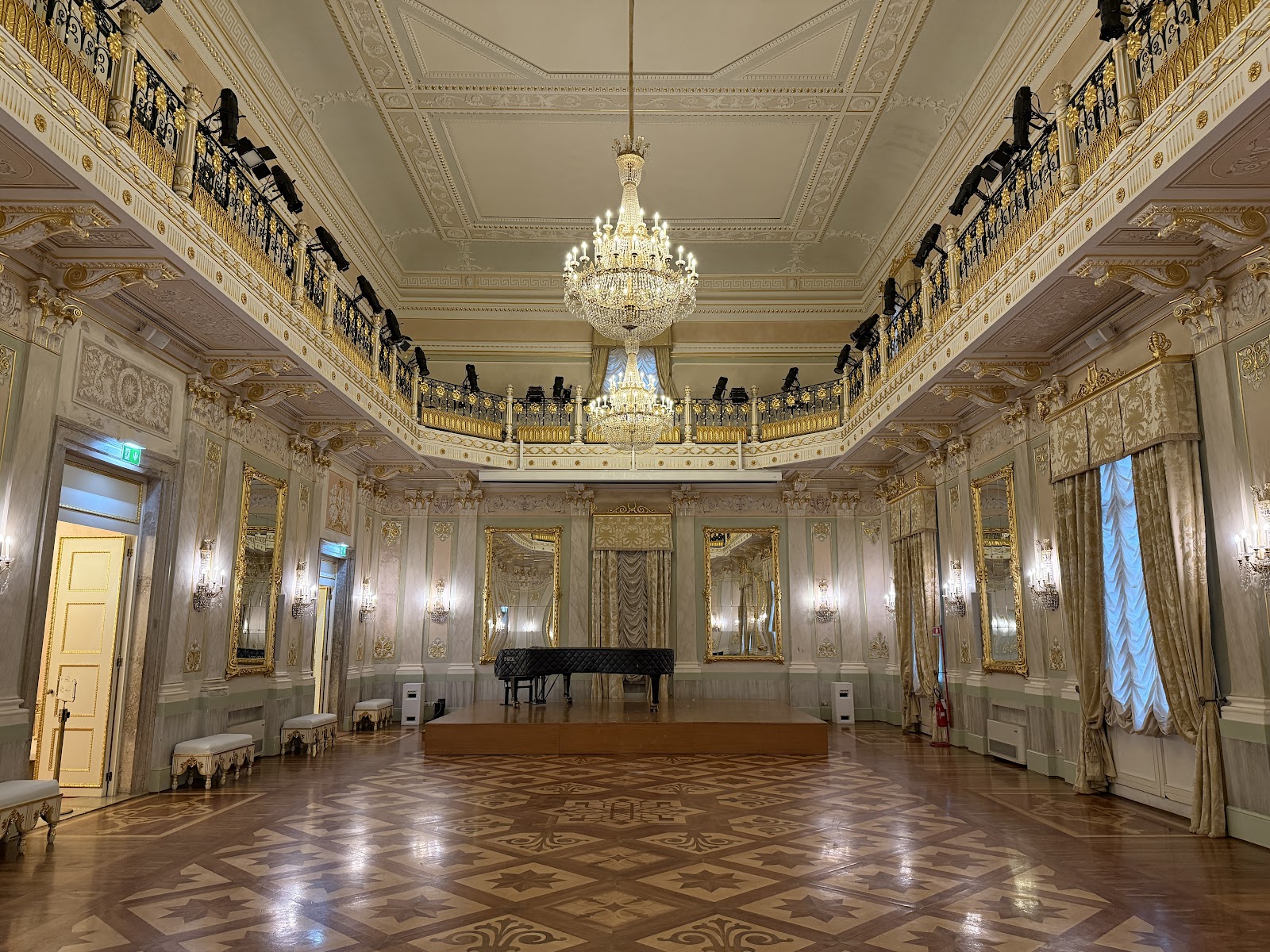 Teatro la Fenice — Oficiais