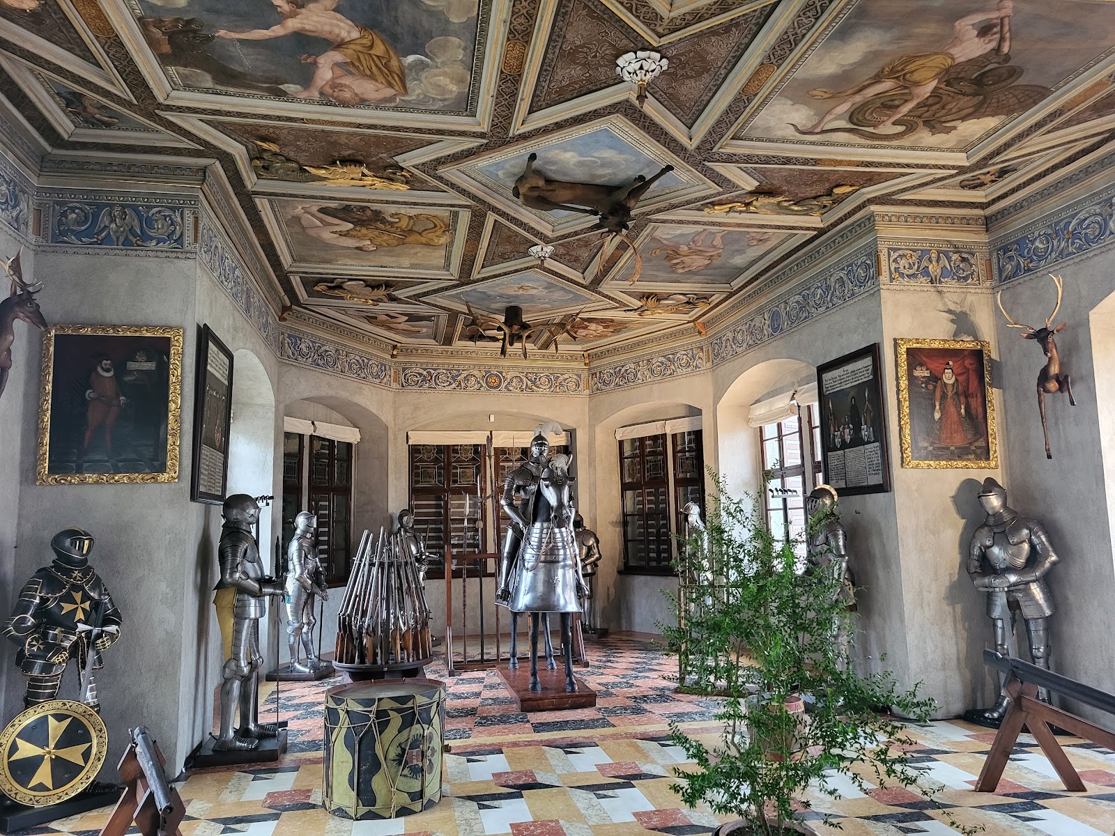 Telč Chateau — Oficiais