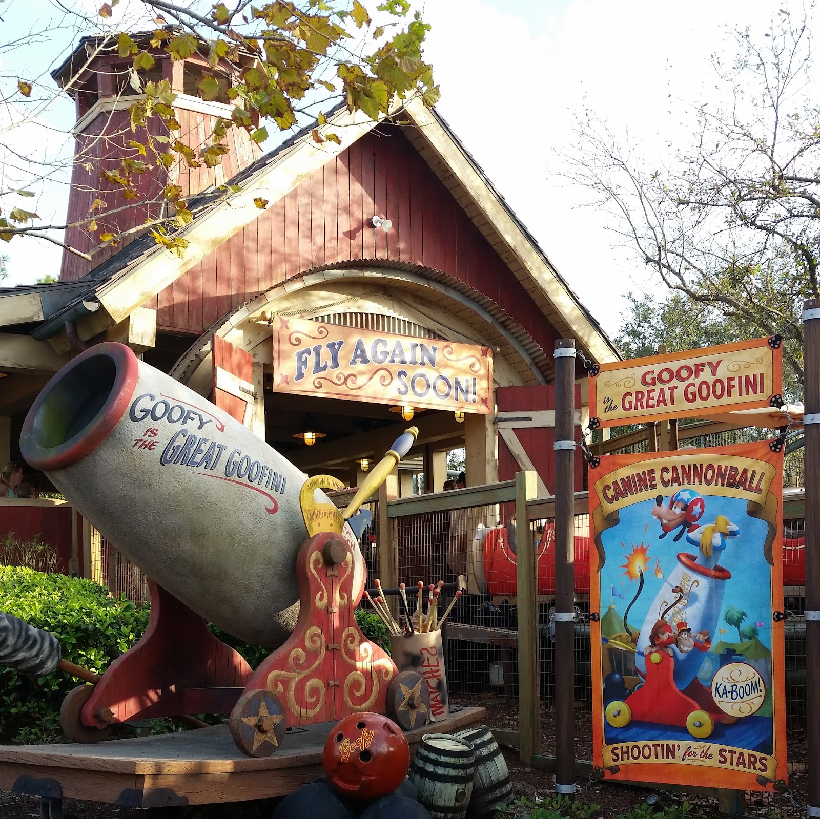 The Barnstormer — Oficiais