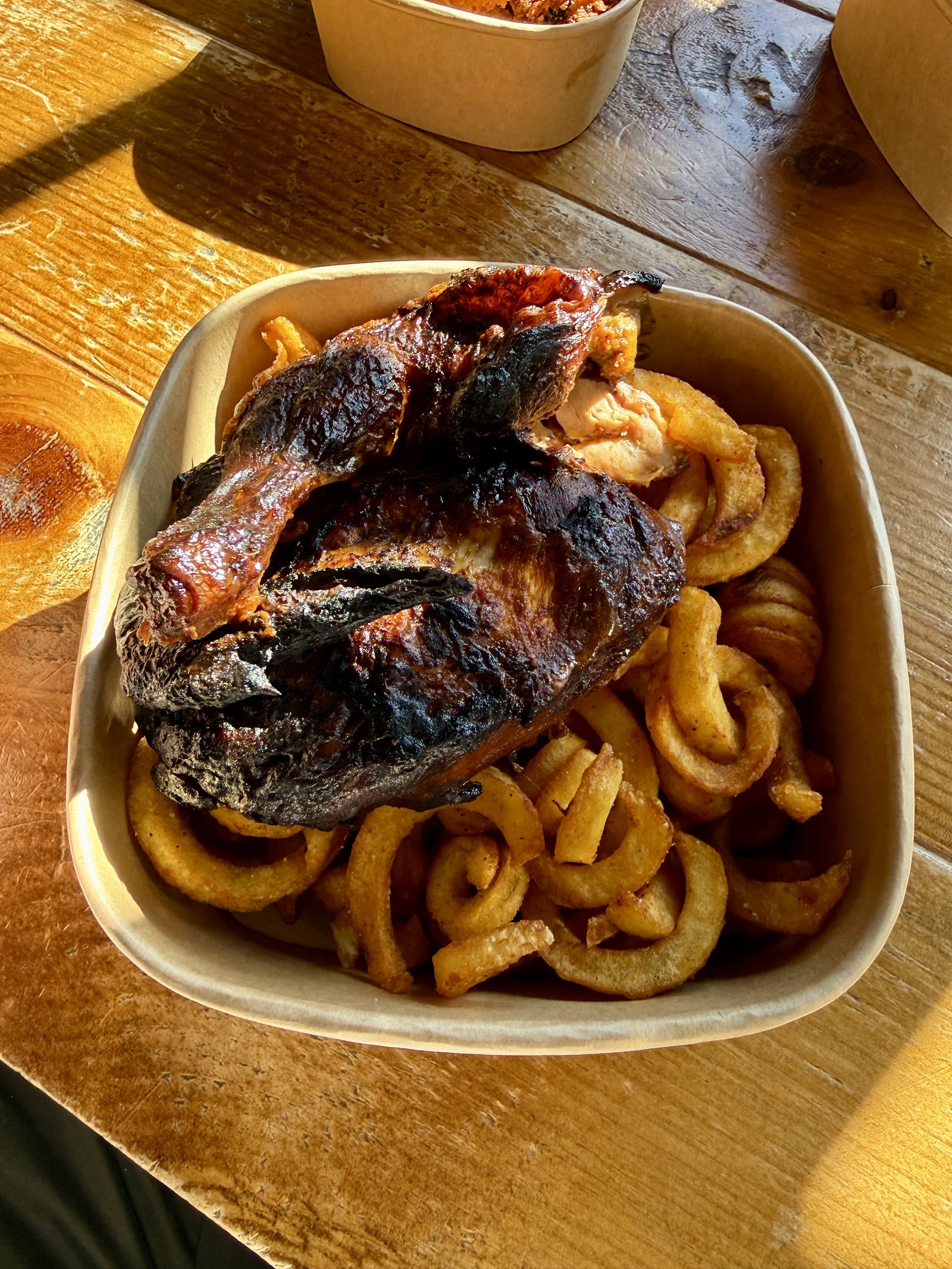 The BBQ — Oficiais