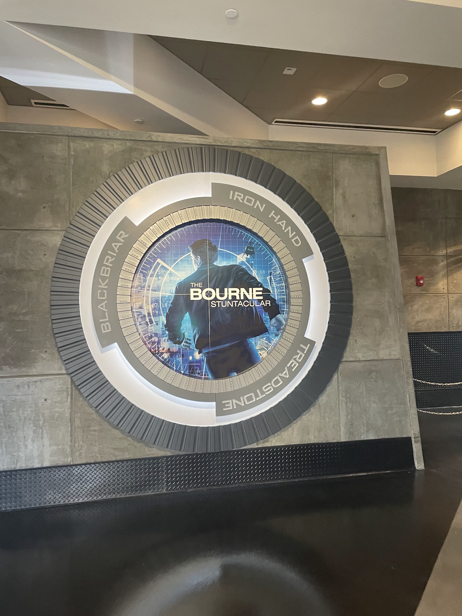 The Bourne Stuntacular — Oficiais