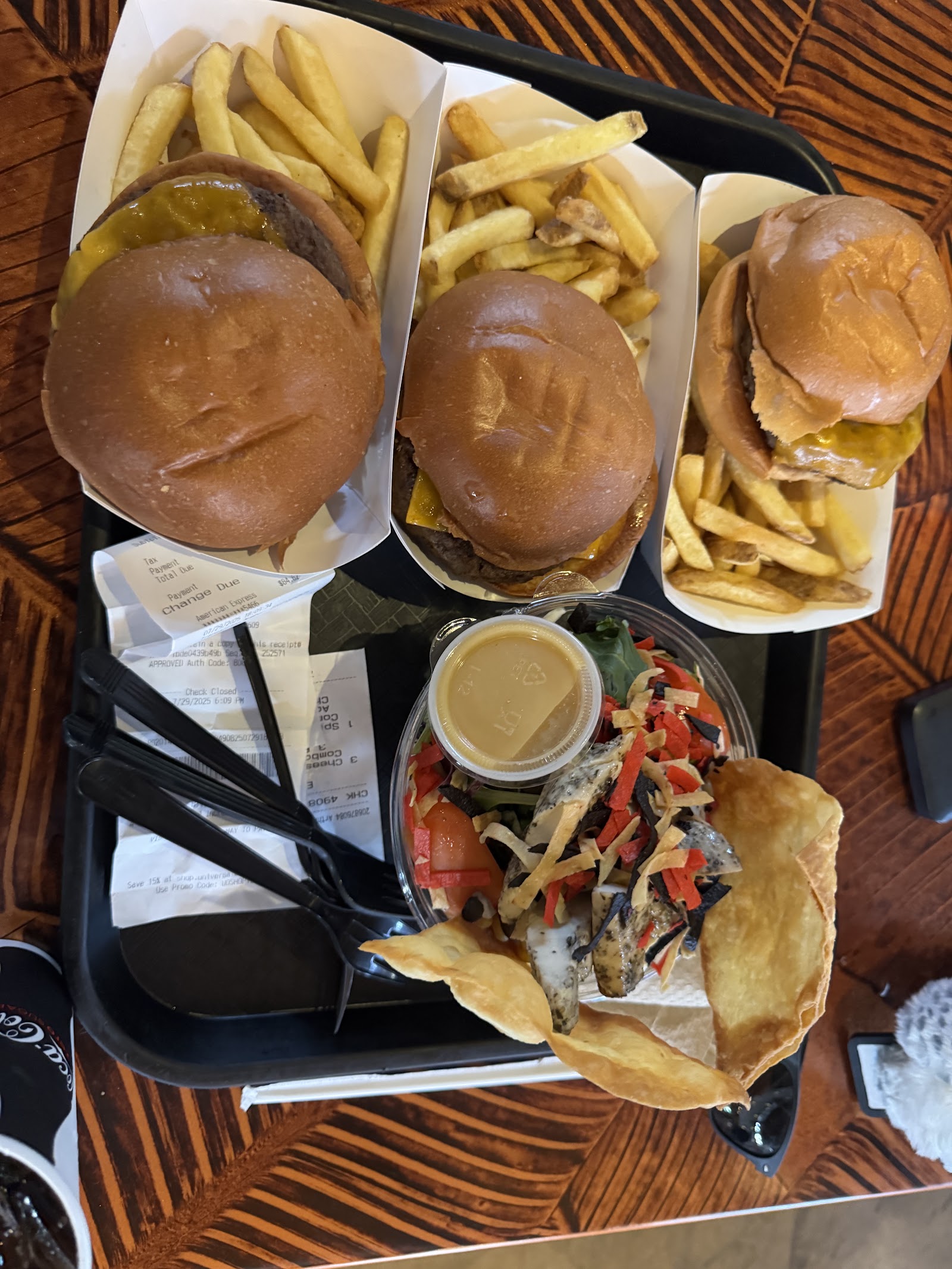 The Burger Digs — Oficiais