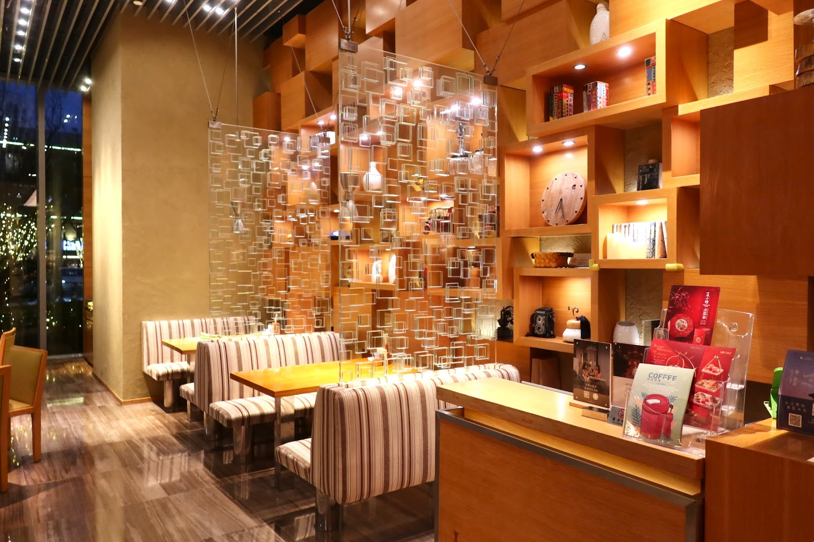 The Café — Oficiais