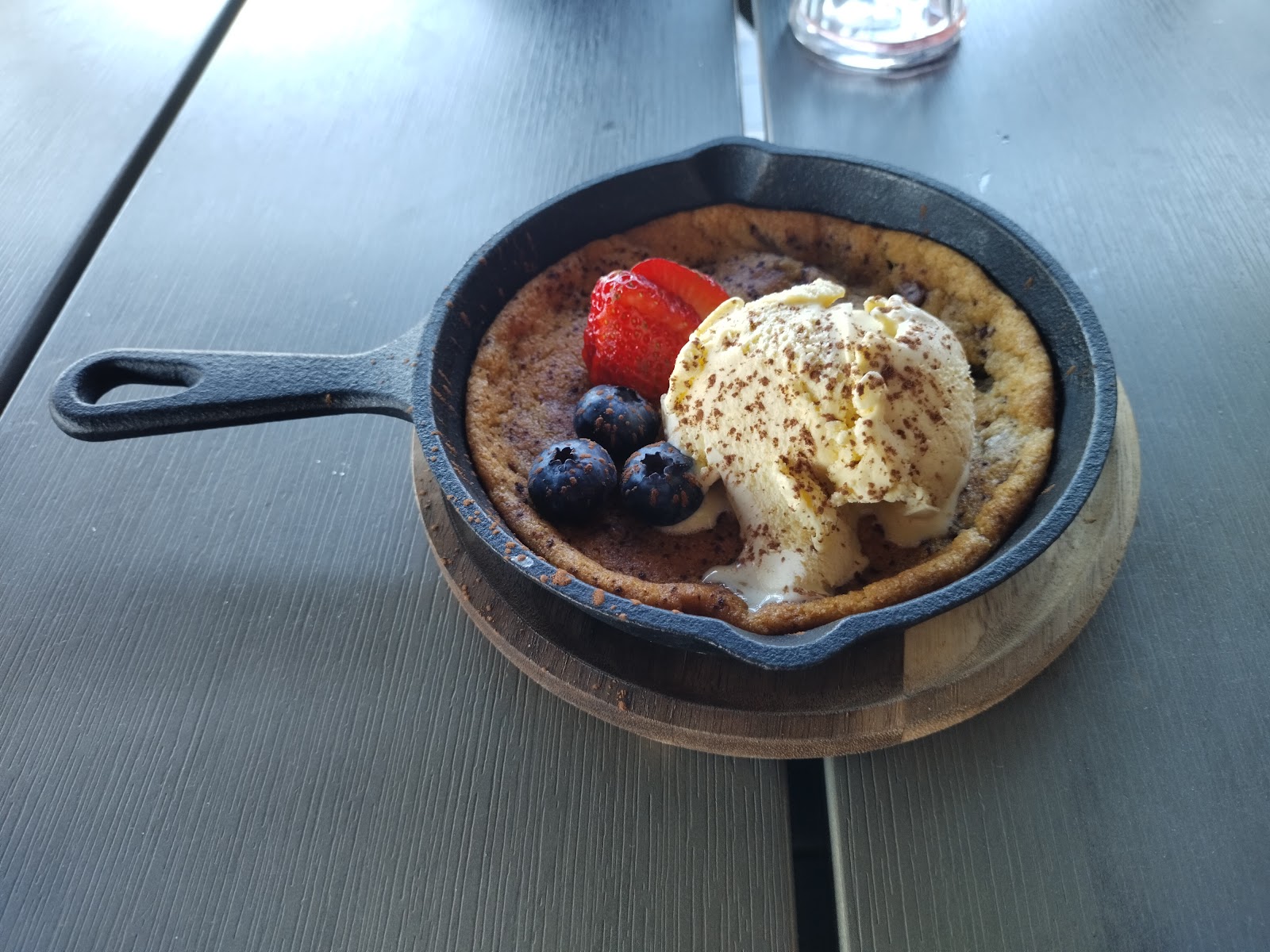 The Coach House — Oficiais