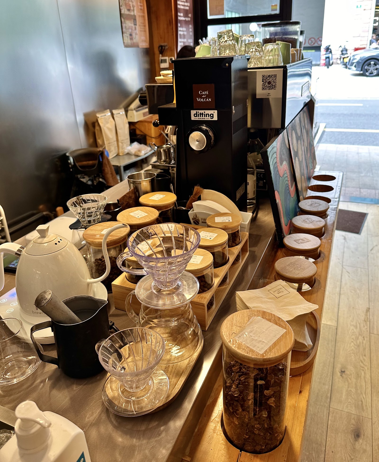 The Coffee Shop — Oficiais