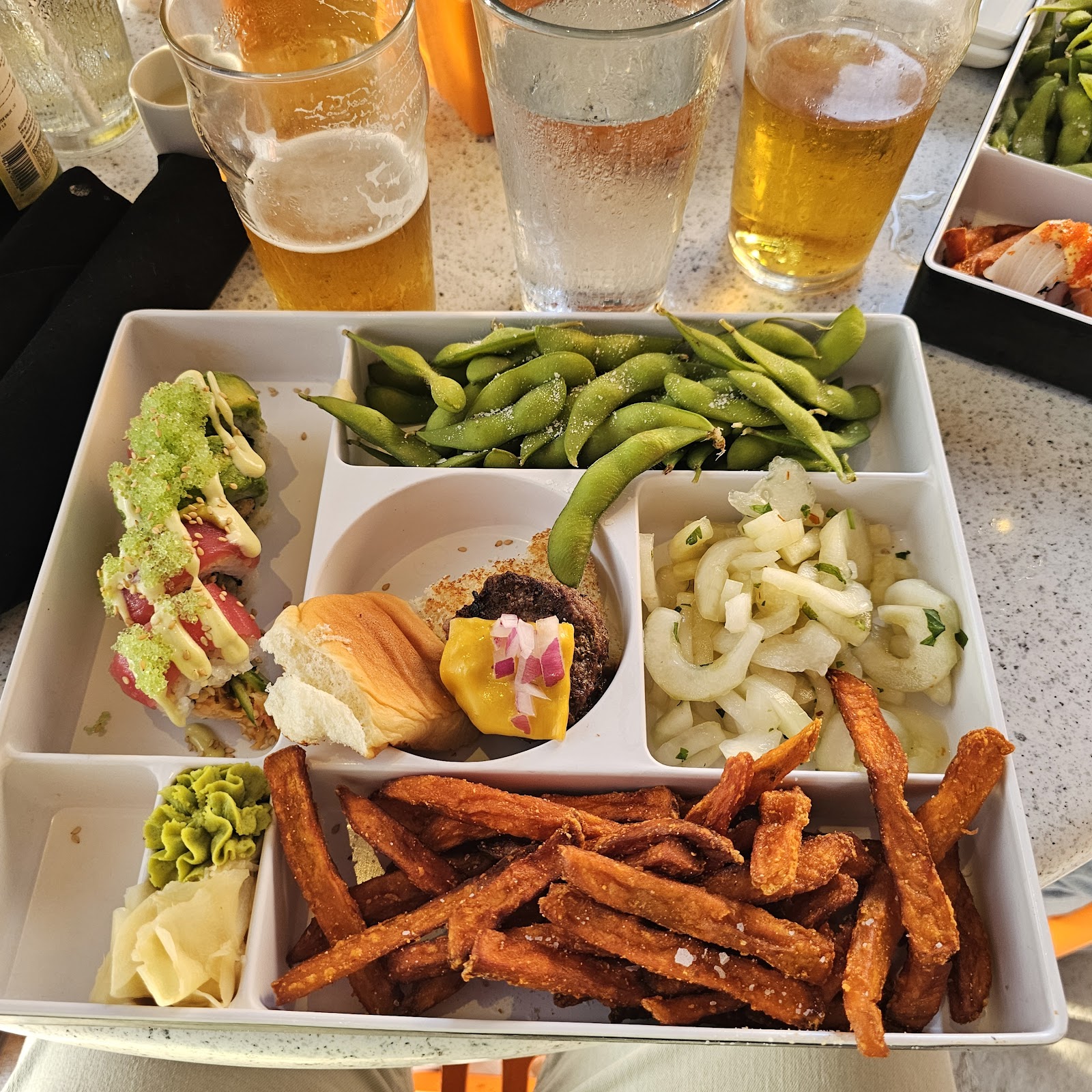The Cowfish Sushi Burger Bar — Oficiais