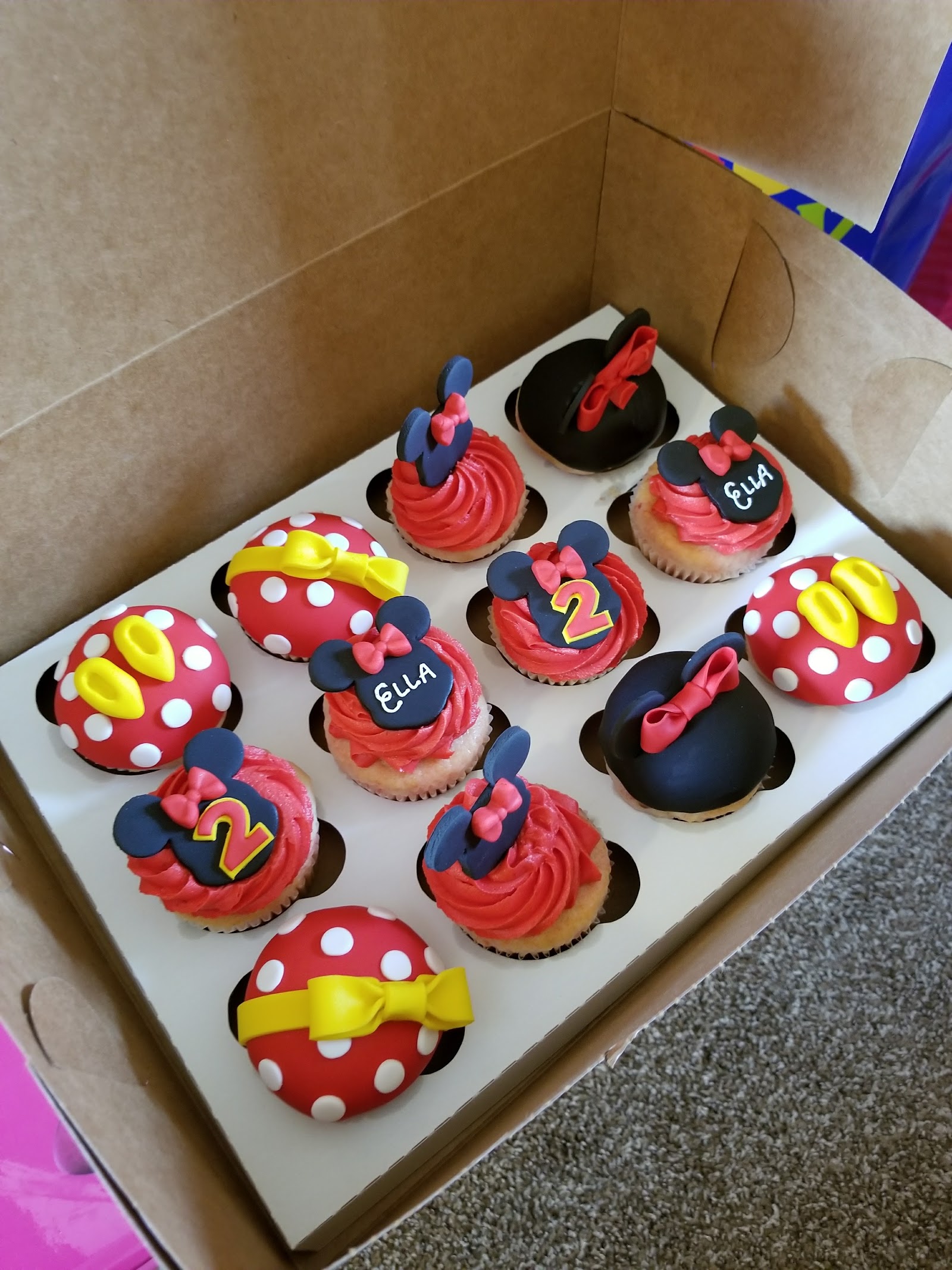 The Cupcake Cafe — Oficiais