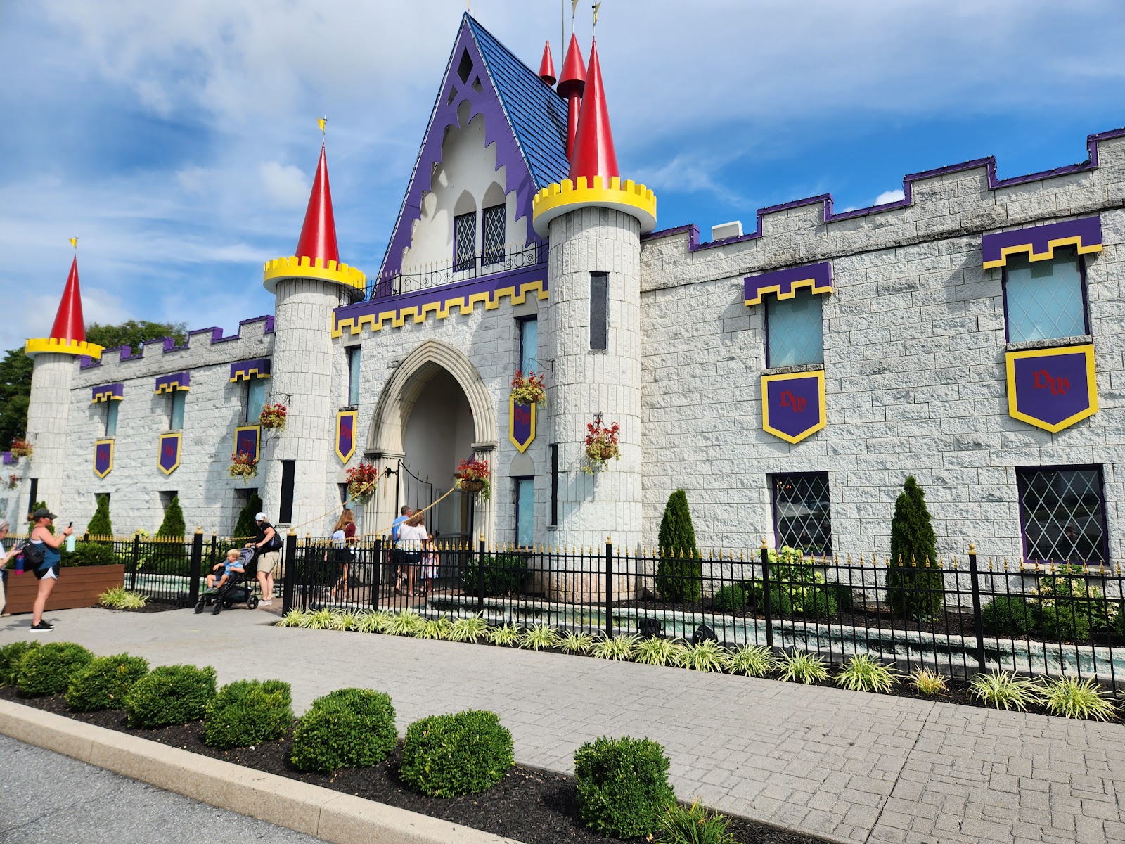 The Kingdom Treetop Playhouse — Oficiais