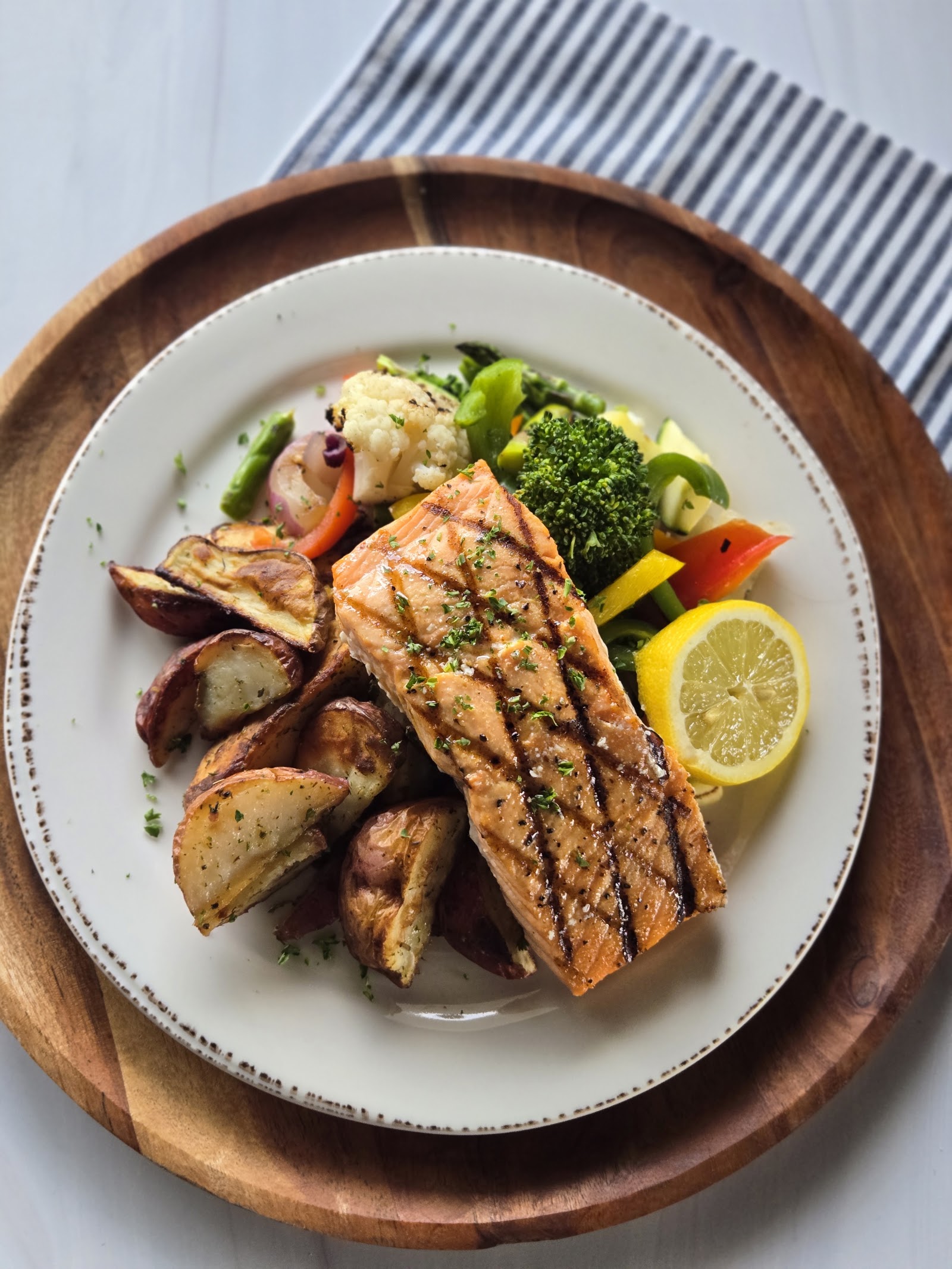 The Lighthouse Restaurant — Oficiais