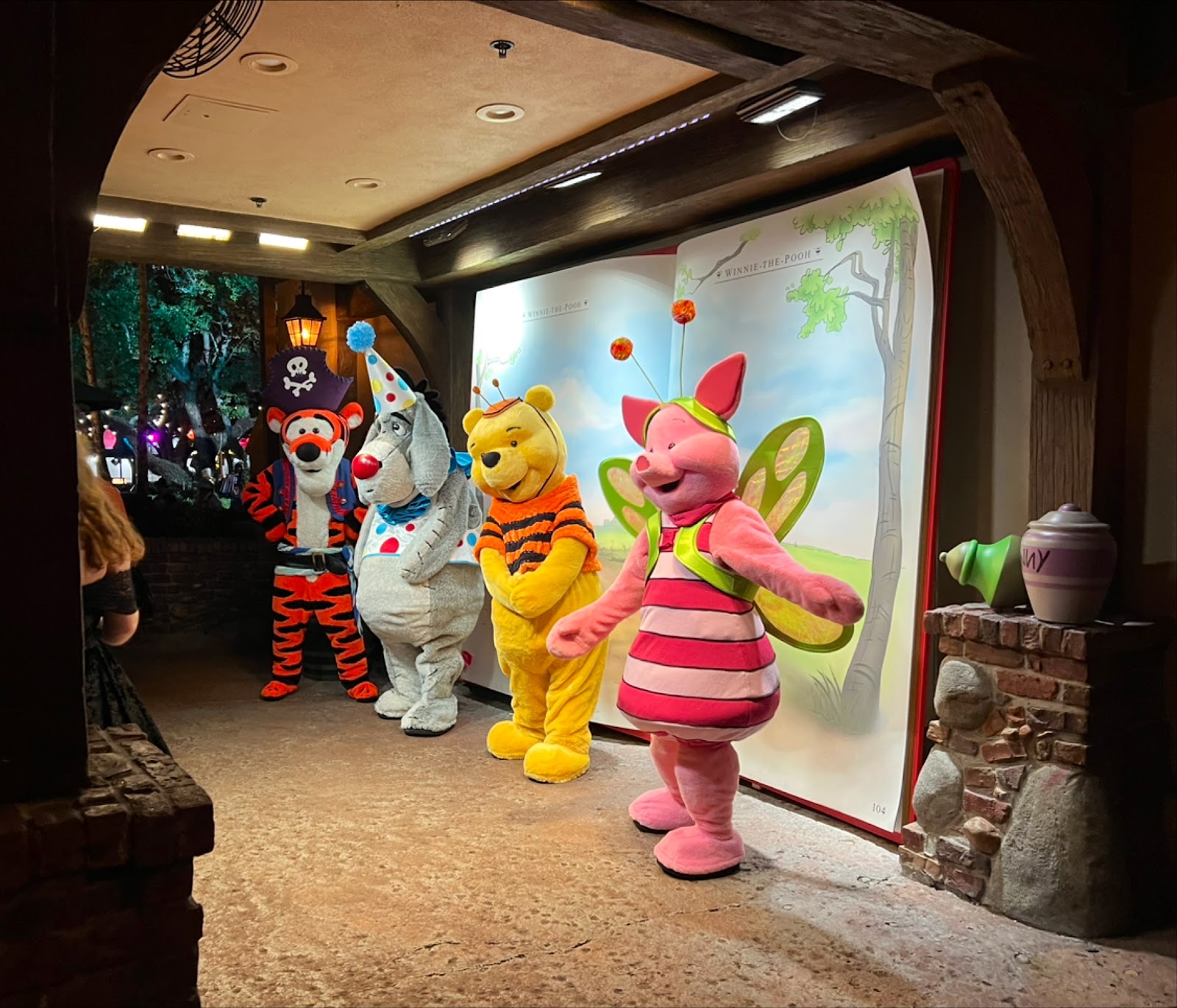 The Many Adventures of Winnie the Pooh — Oficiais