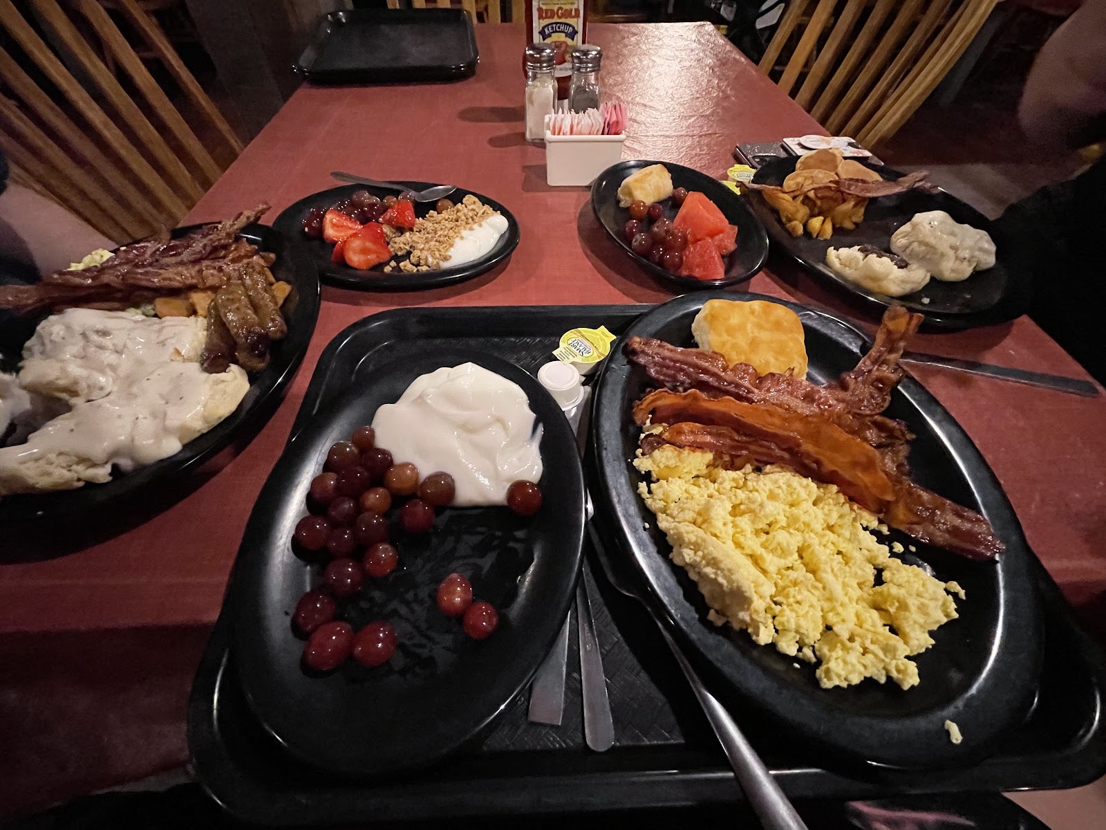 The Molly & Dart Cafe — Oficiais