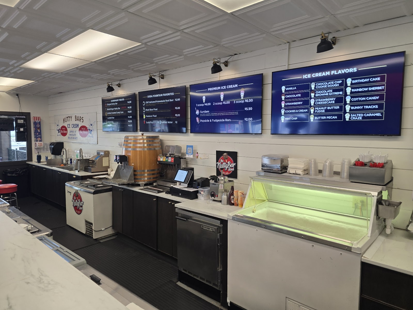 The Nutty Bar Stand — Oficiais