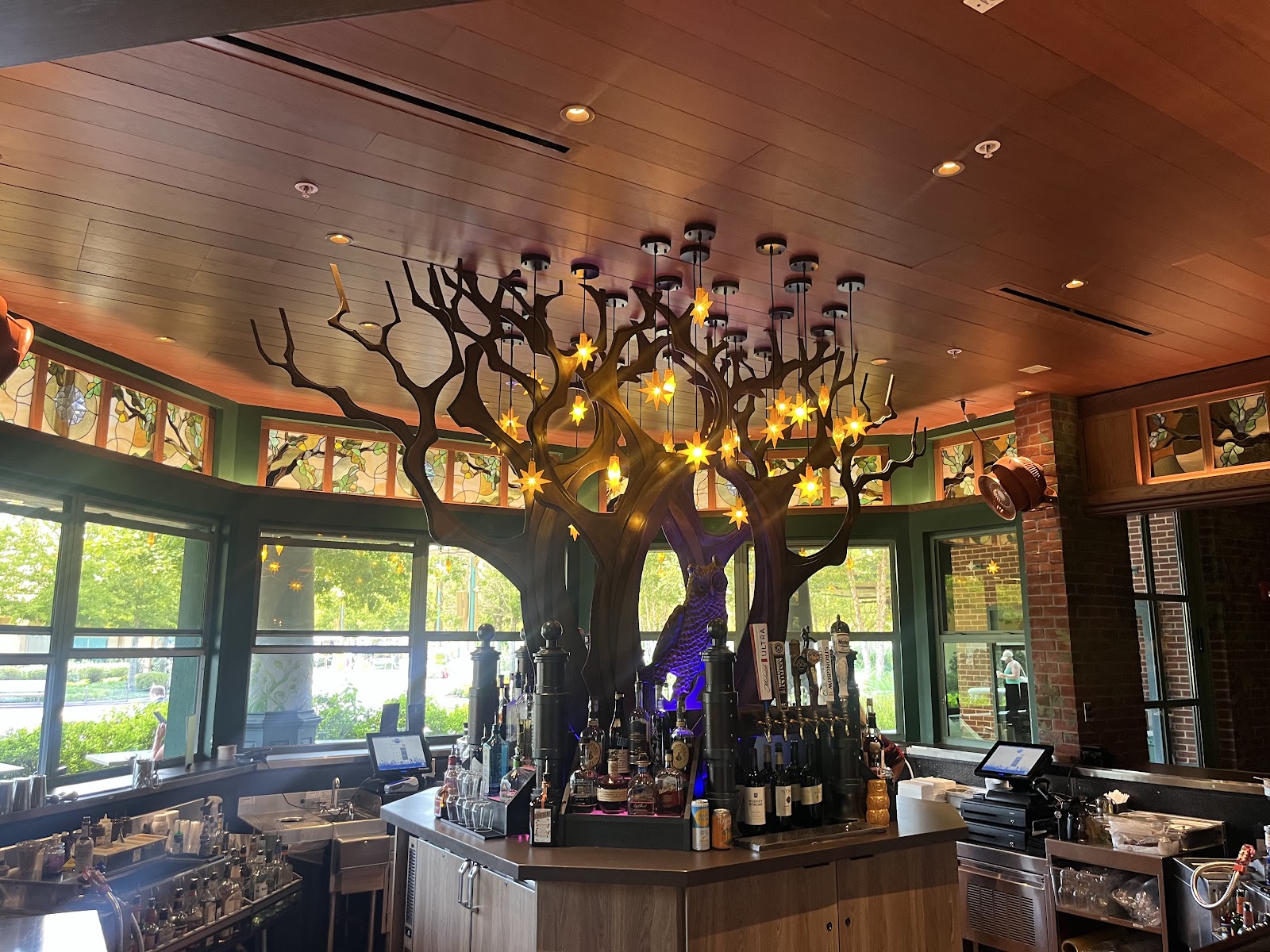 The Oak & Star Tavern — Oficiais