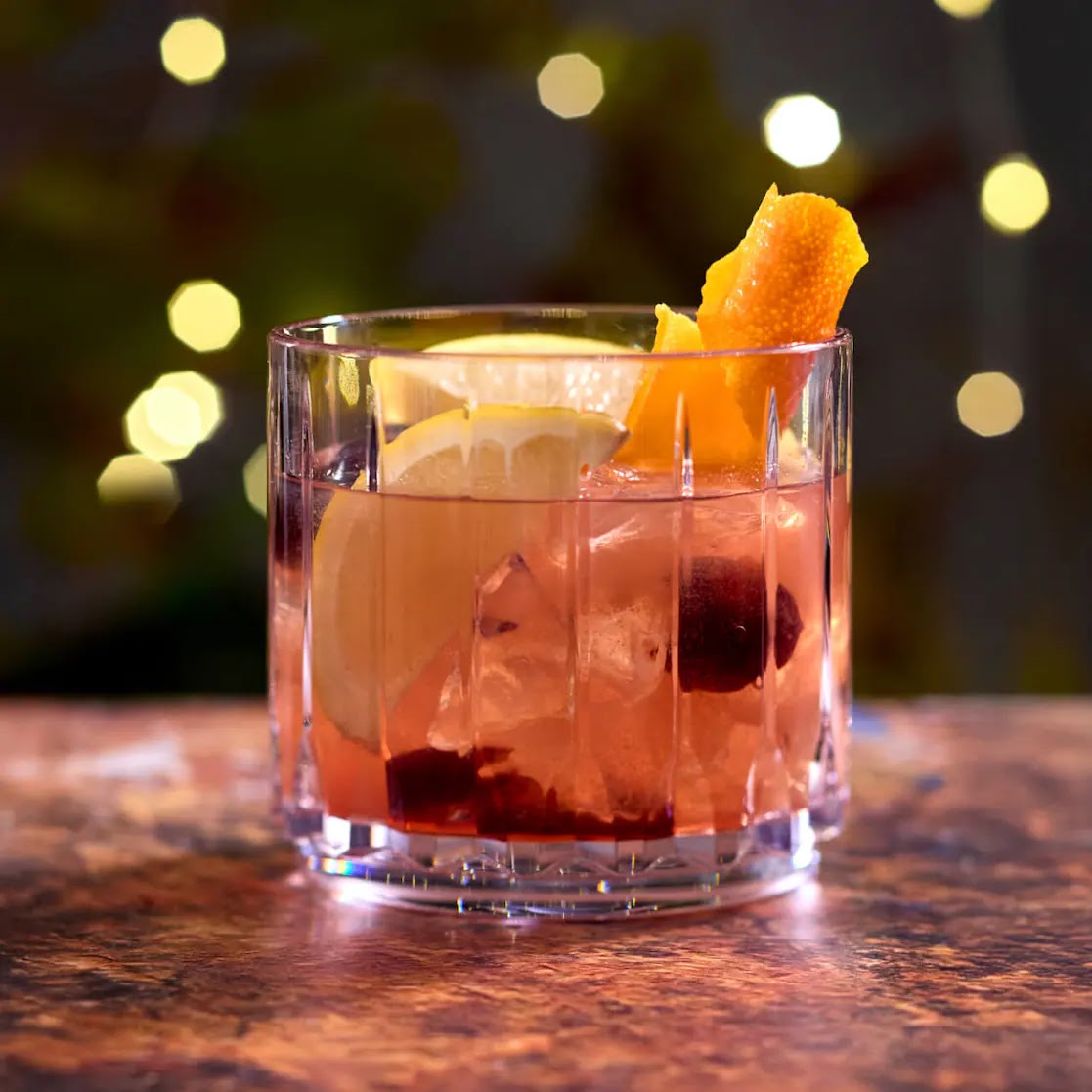 The Oak & Star Tavern — Oficiais