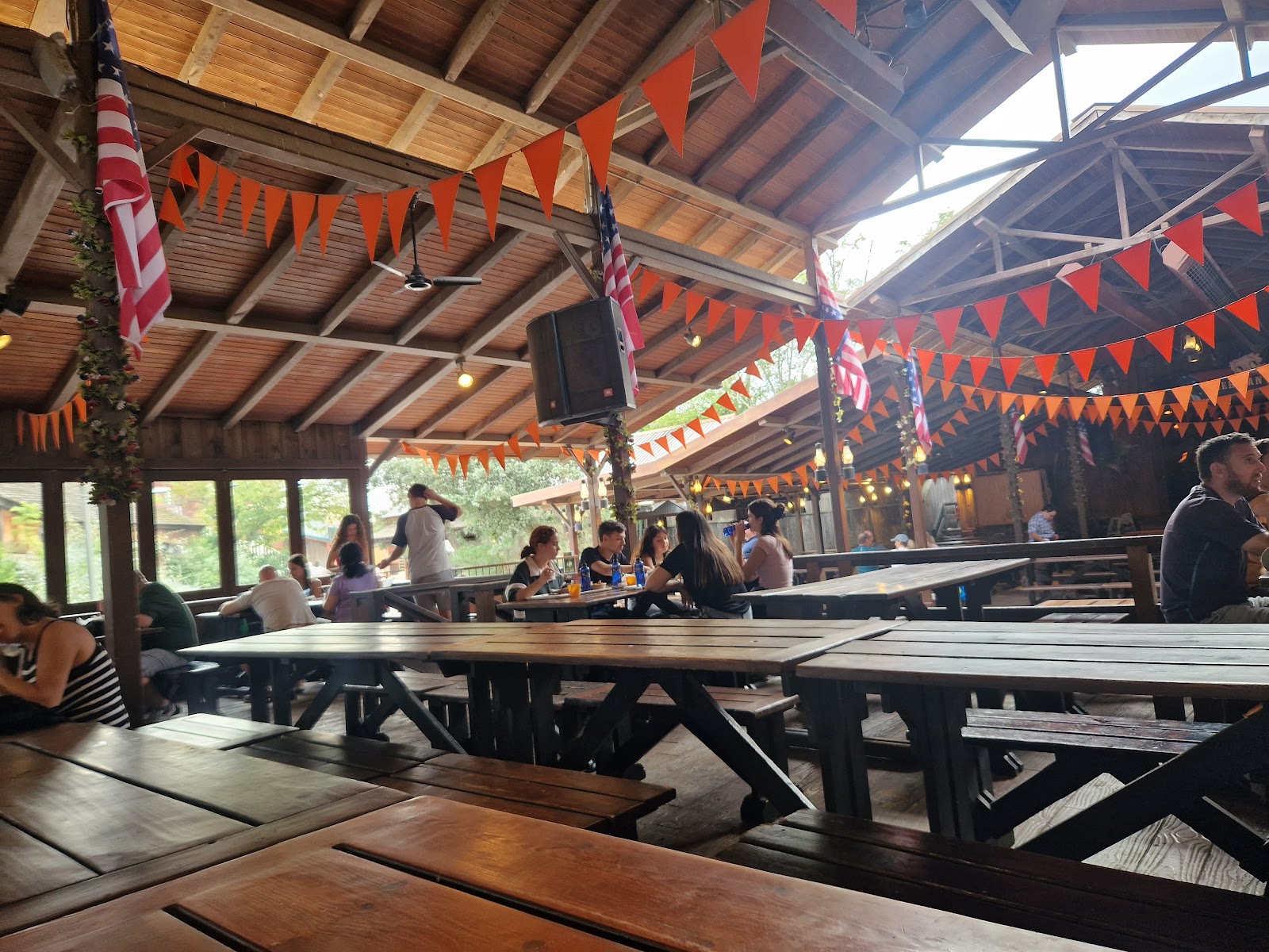 The Old Steak House — Oficiais