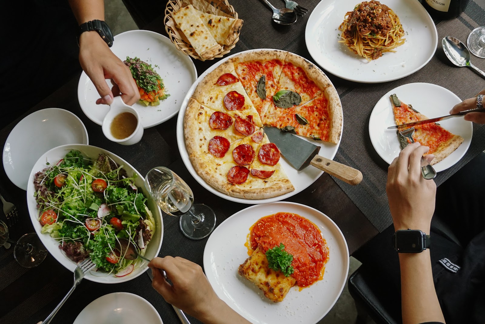 The Pizza Company — Oficiais