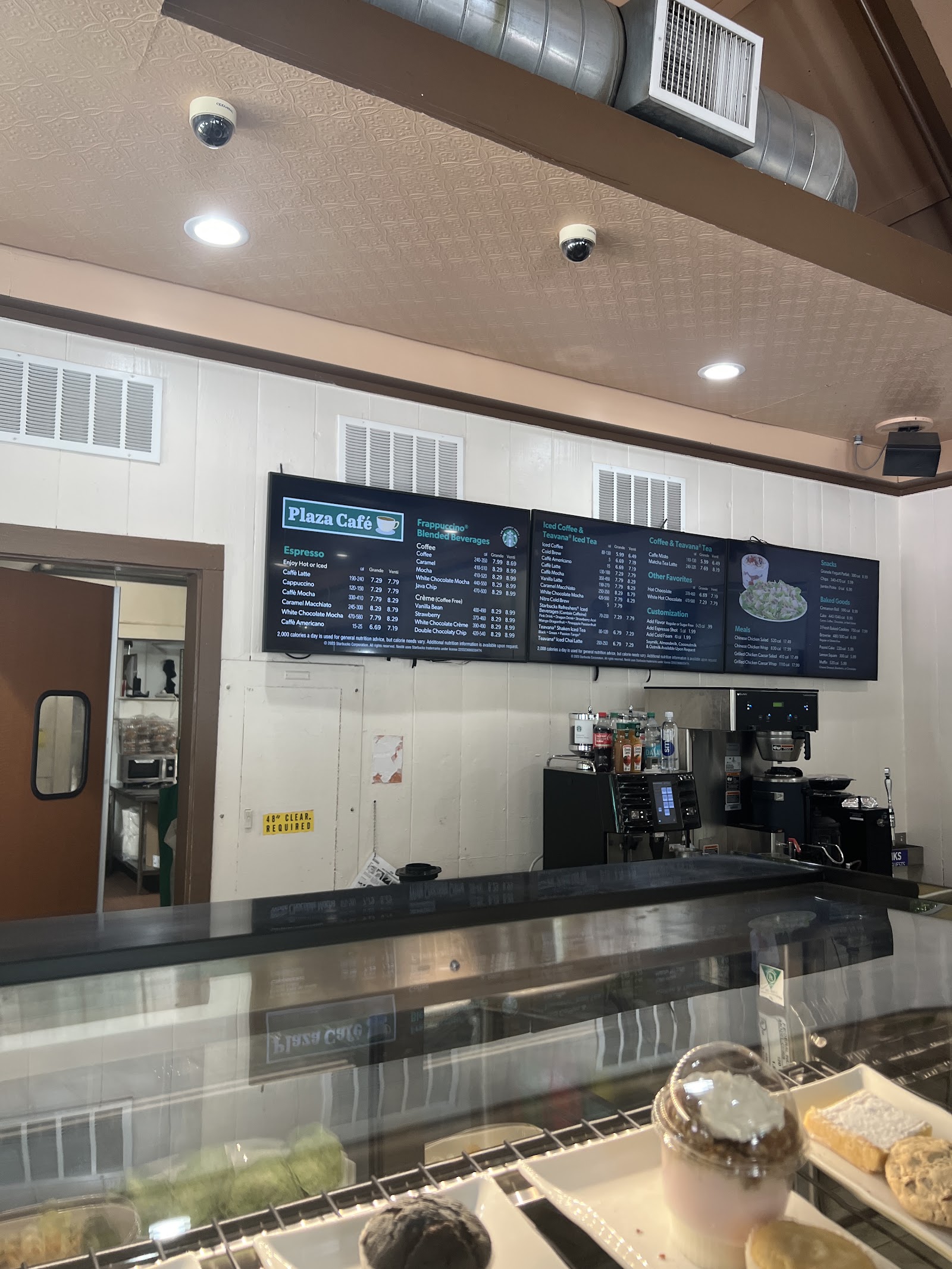 The Plaza Cafe — Oficiais