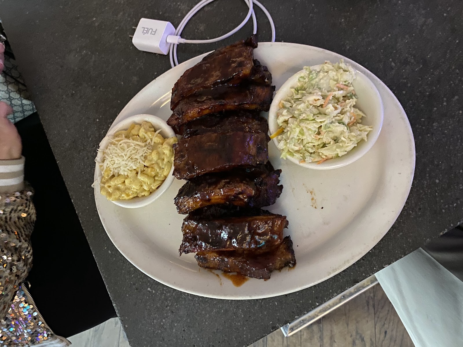 The Rib House — Oficiais