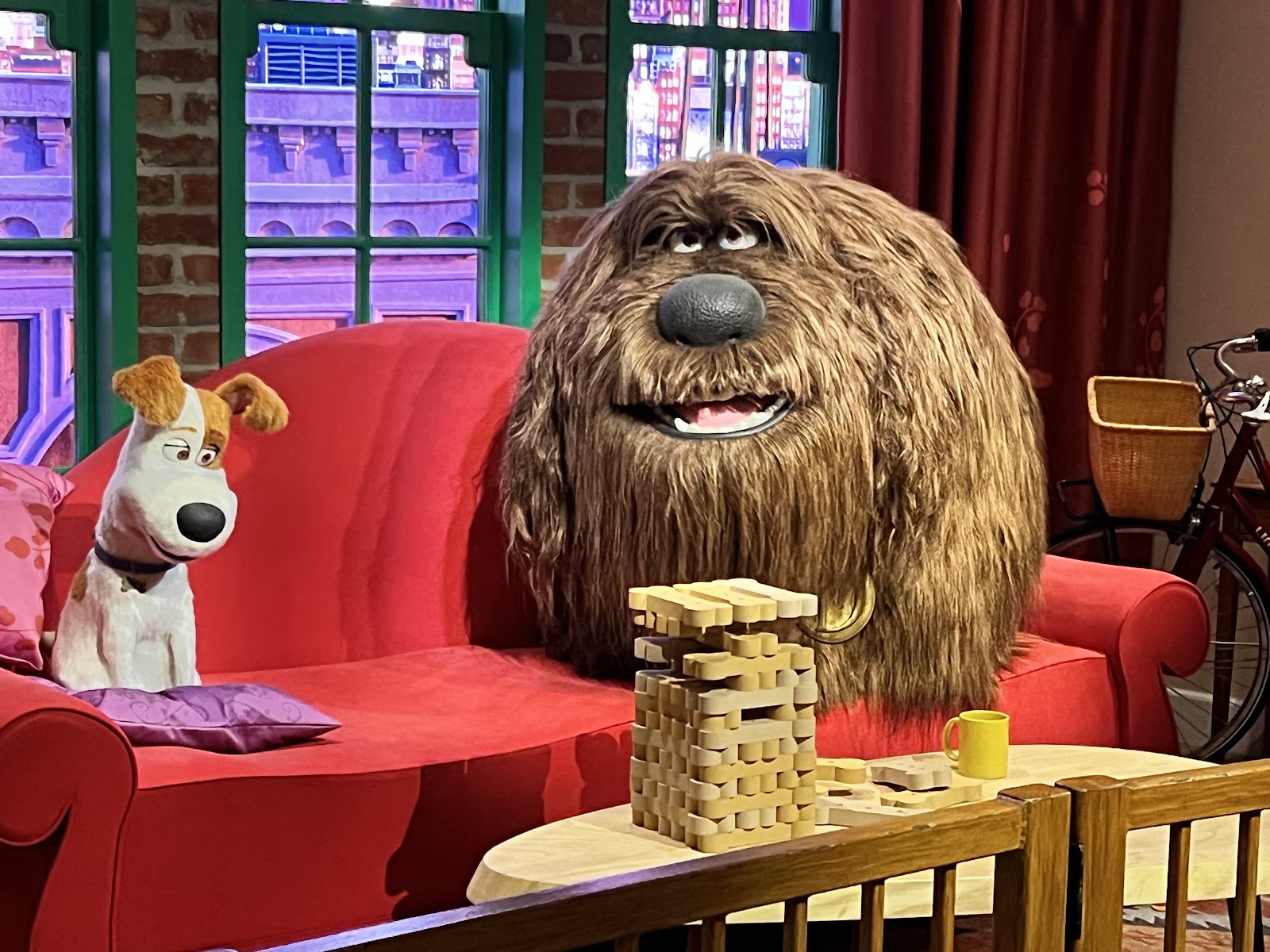 The Secret Life of Pets: Off the Leash! — Oficiais