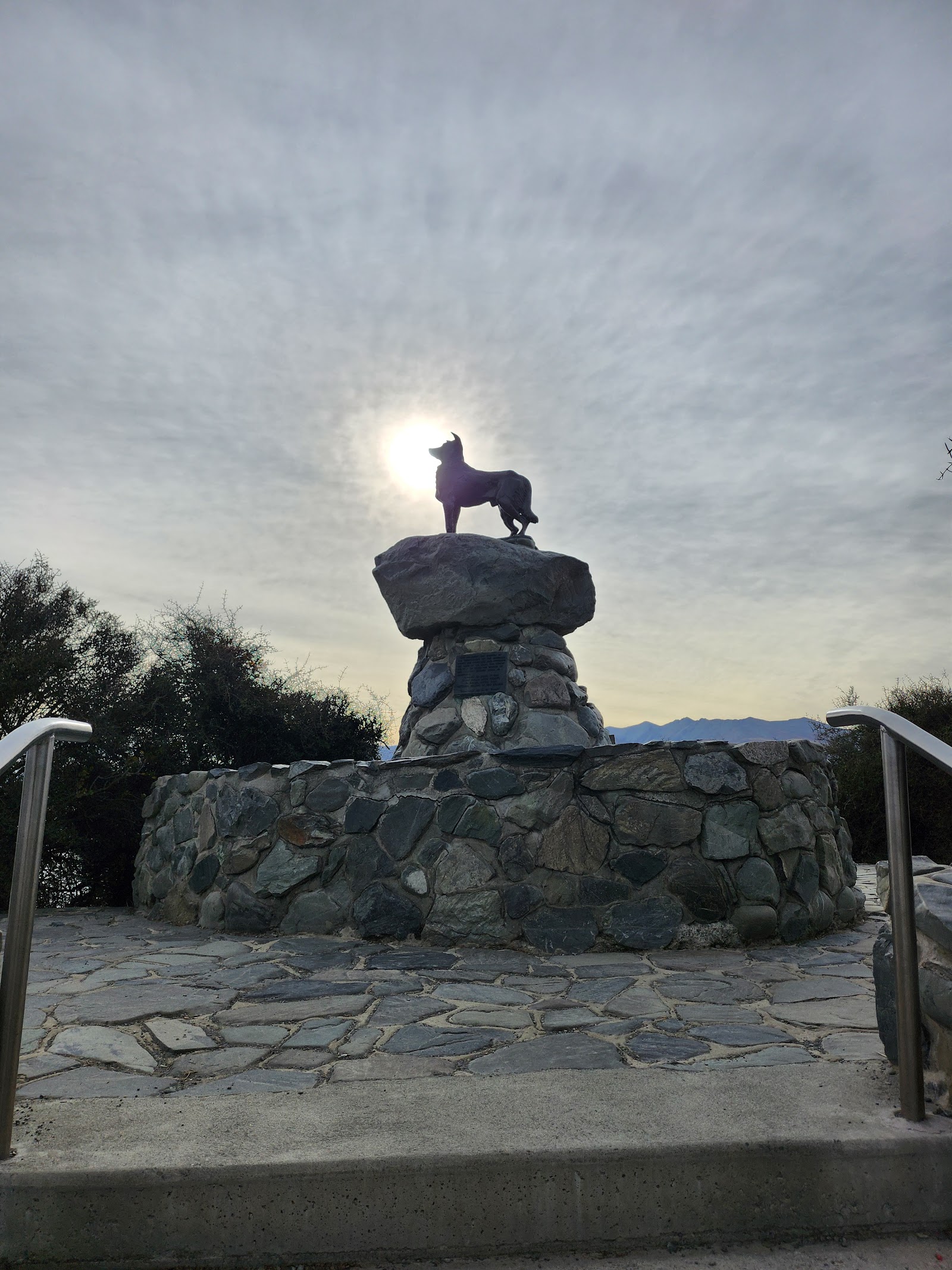 The Sheepdog Statue — Oficiais