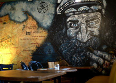 The Smuggler's Rest — Oficiais