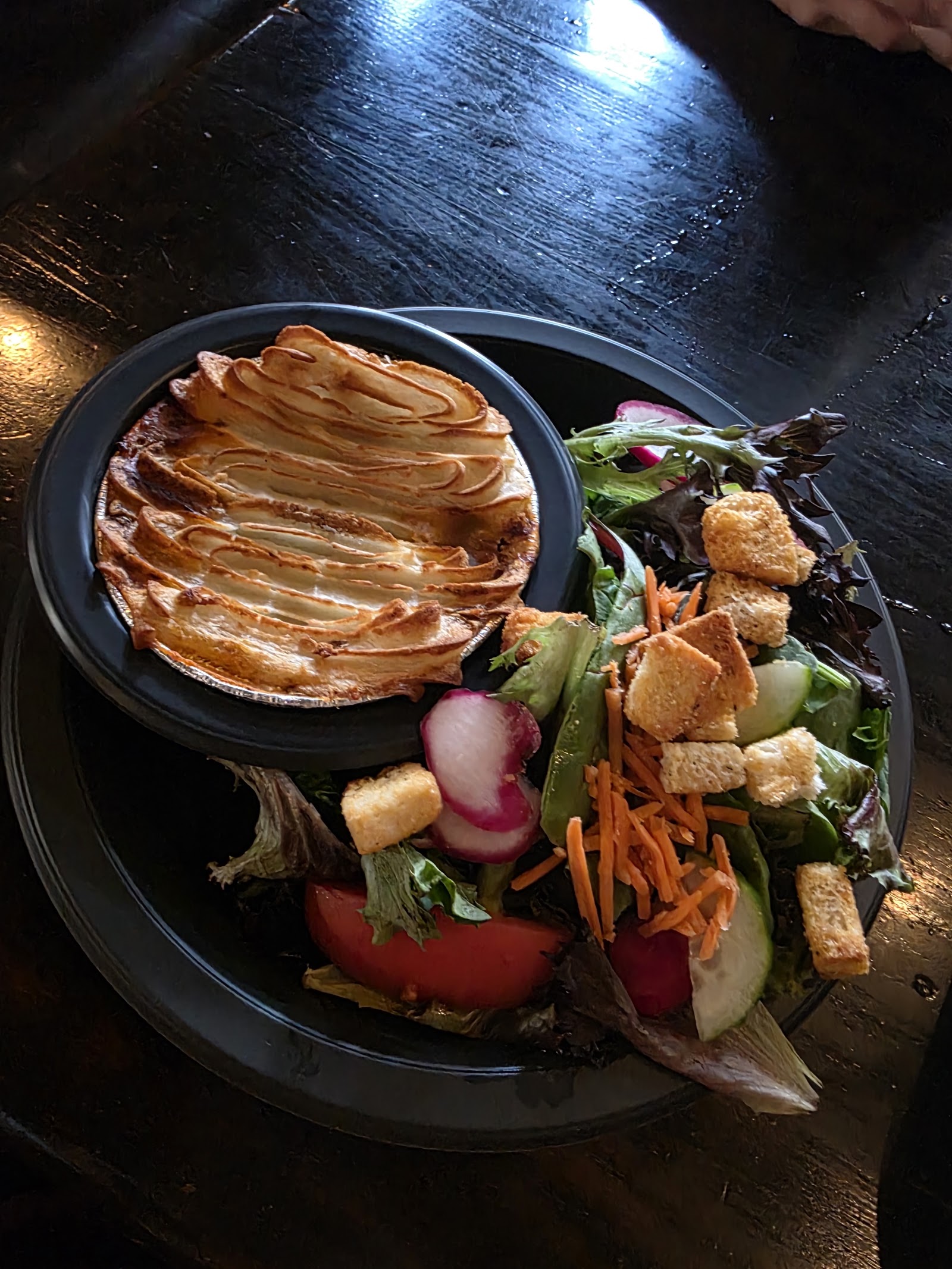 The Three Broomsticks — Oficiais
