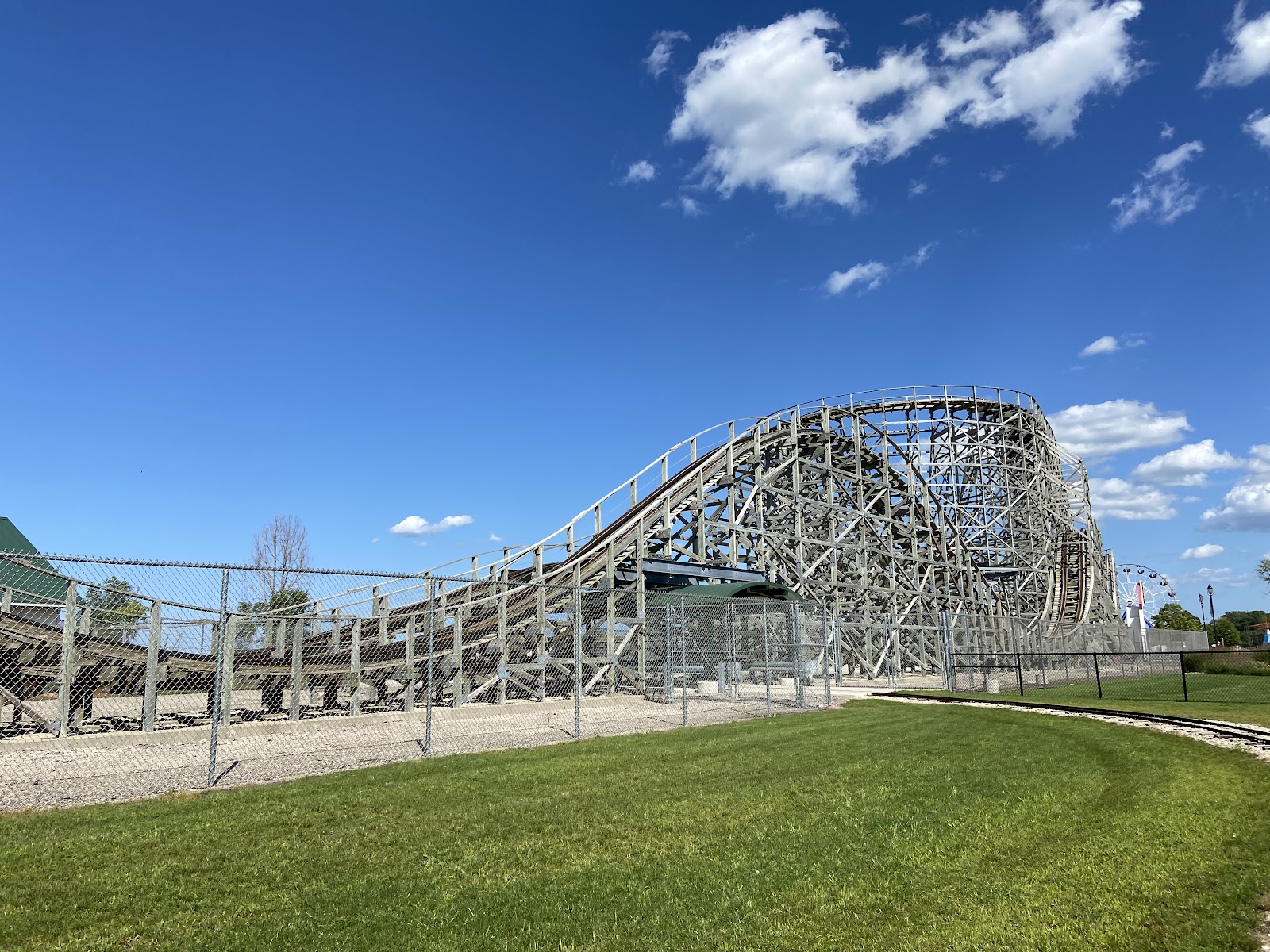 The Zippin Pippin — Oficiais