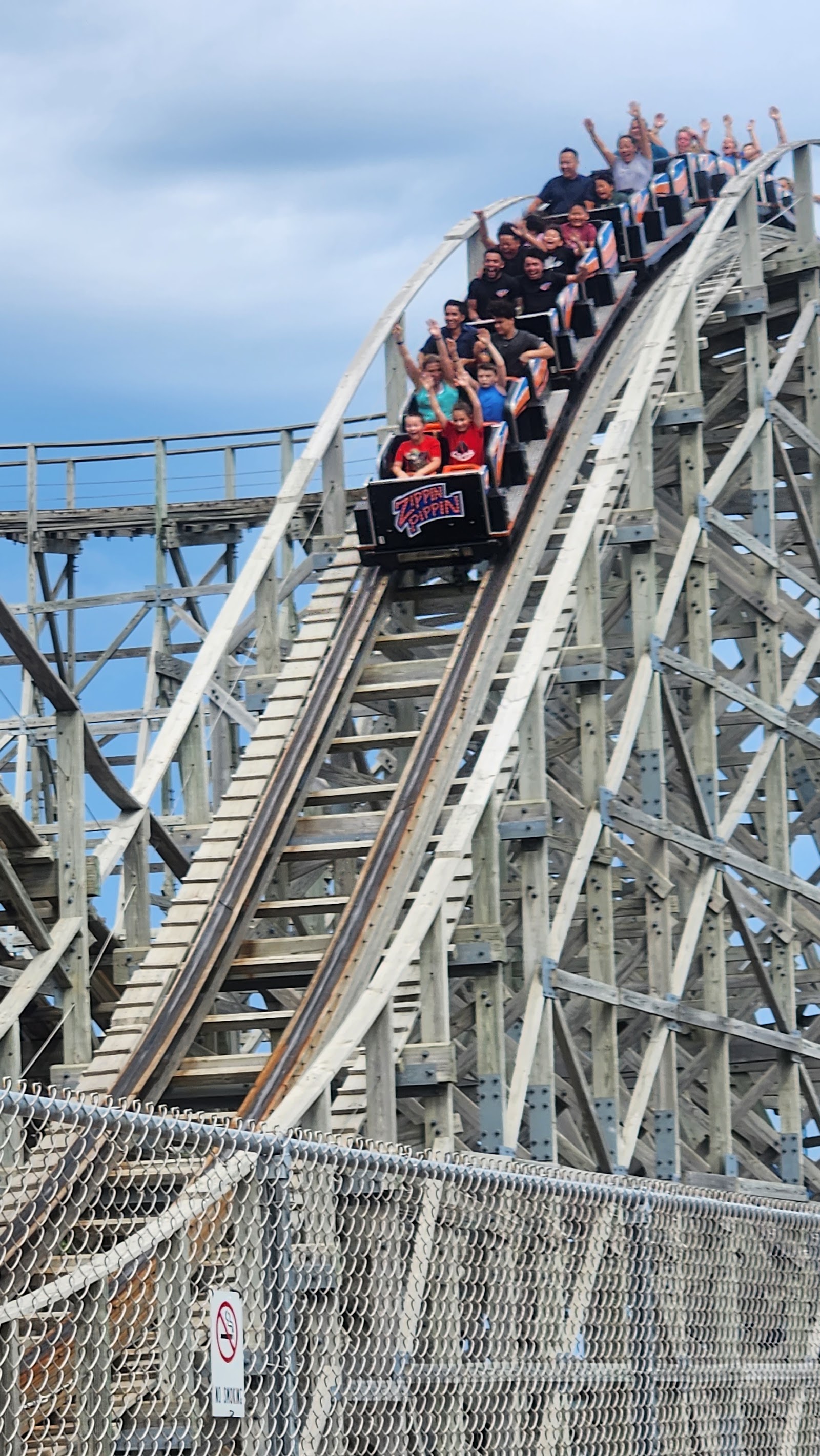 The Zippin Pippin — Oficiais