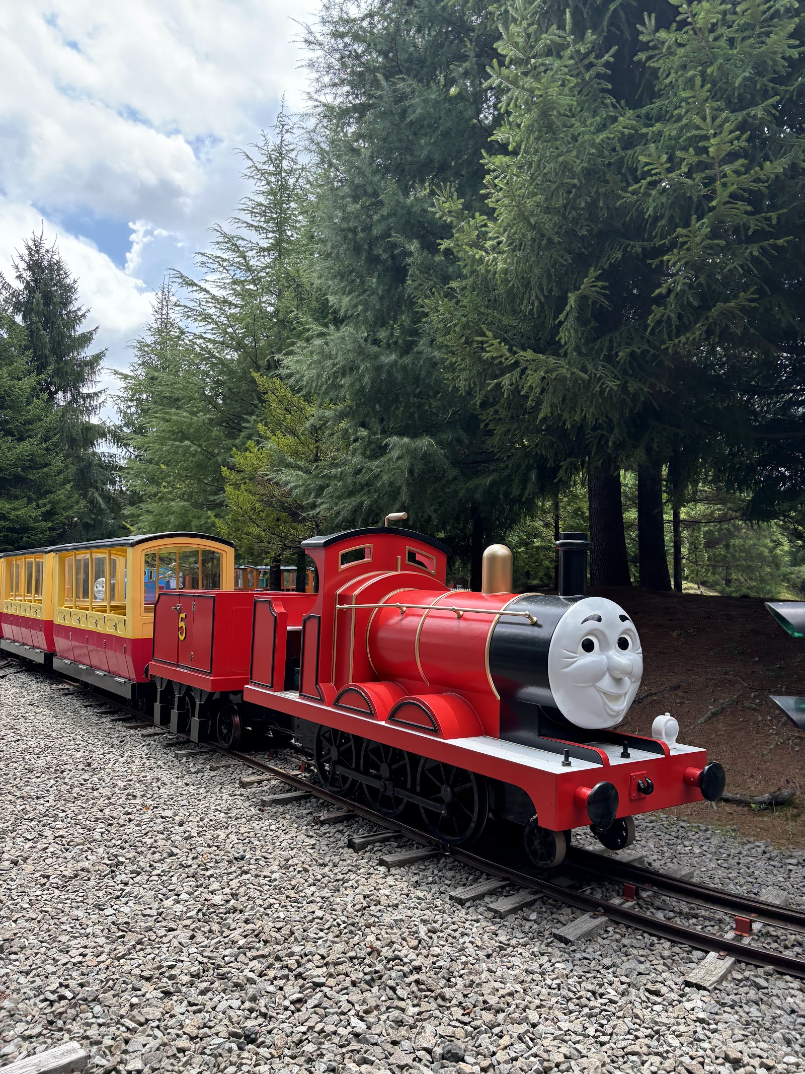 Thomas Land — Oficiais