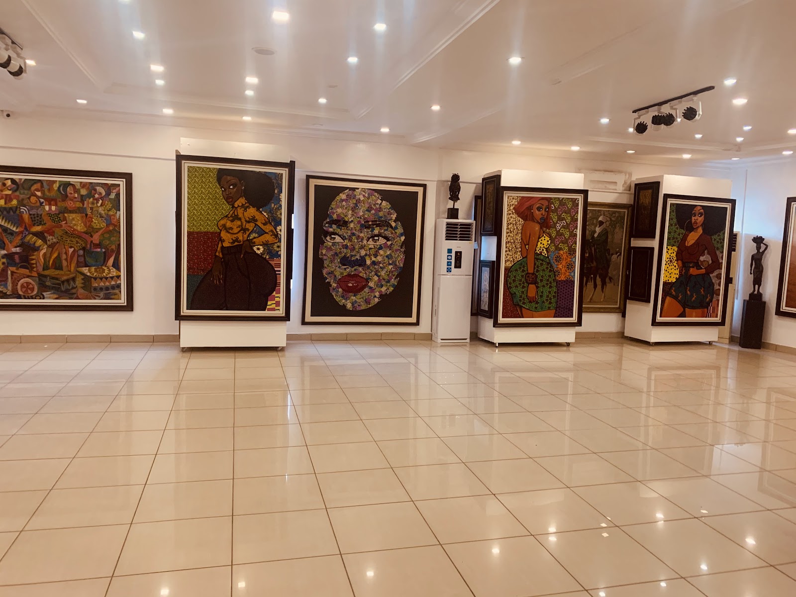 Thought Pyramid Art Centre — Oficiais