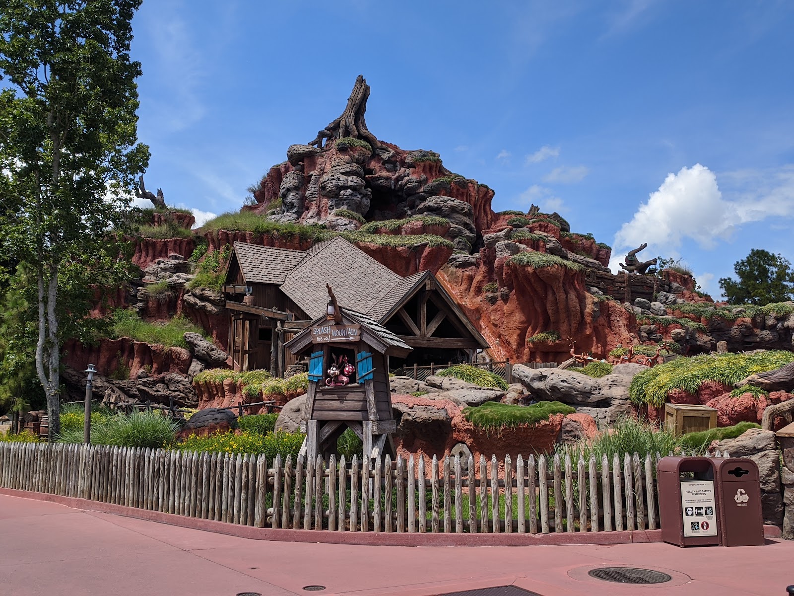 Tiana's Bayou Adventure — Oficiais