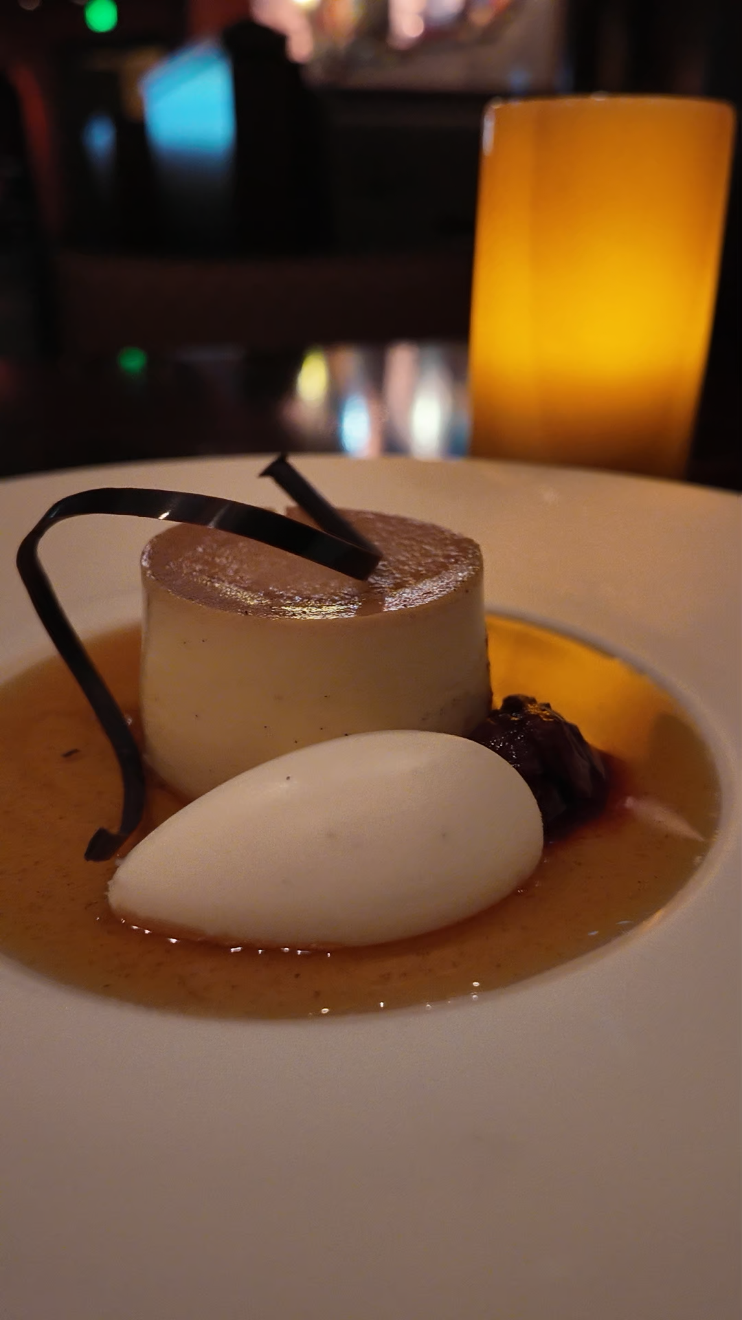 Tiffins Restaurant — Oficiais