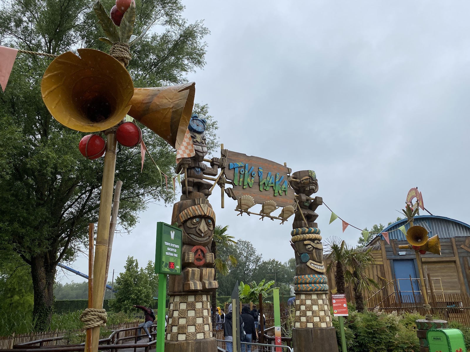 Tiki-Waka — Oficiais