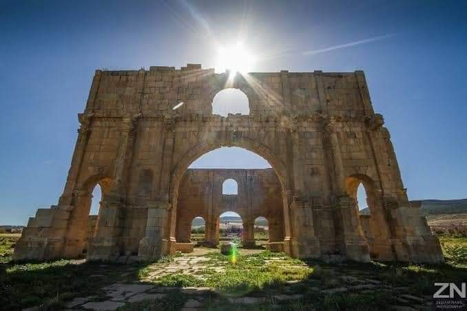 Timgad — Oficiais