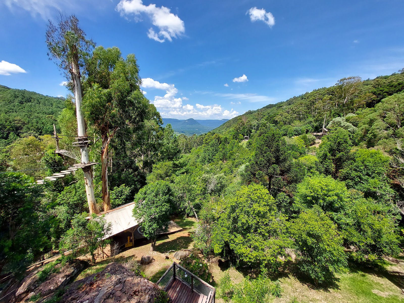 Tirolesa — Oficiais