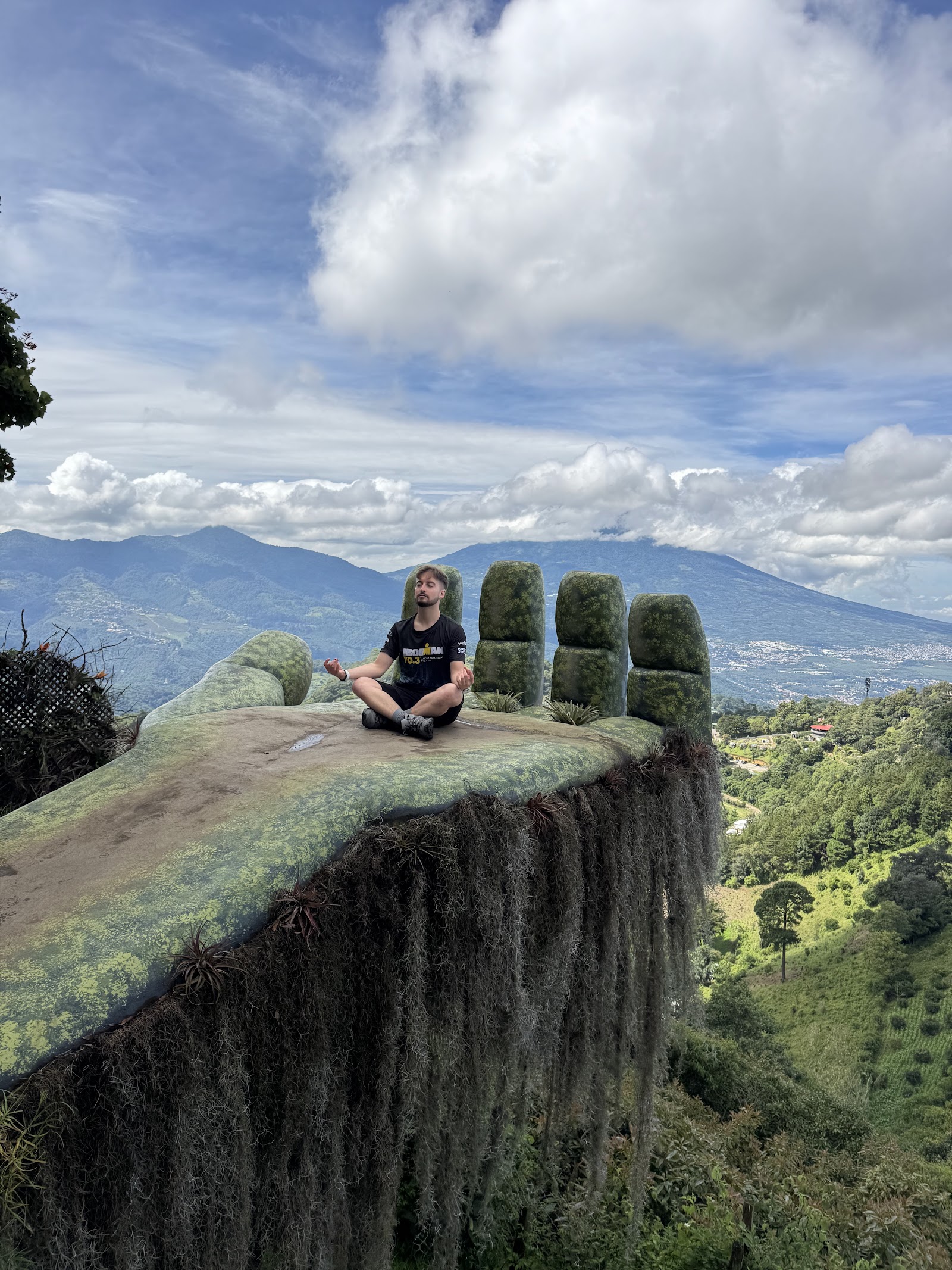 Tirolesa de Hobbitenango — Oficiais