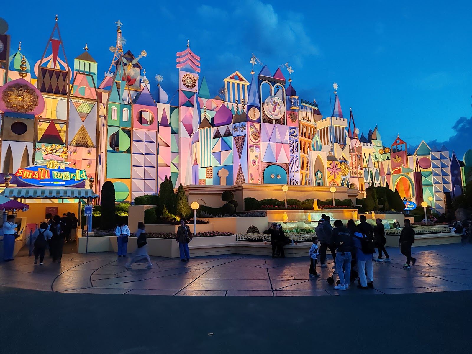 Tokyo Disneyland — Oficiais
