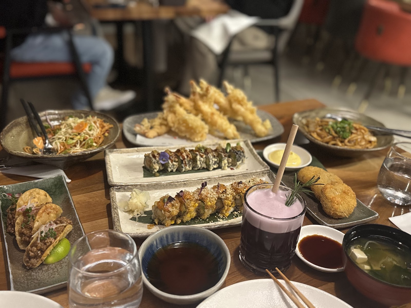 Tokyo Dome Food Court — Oficiais