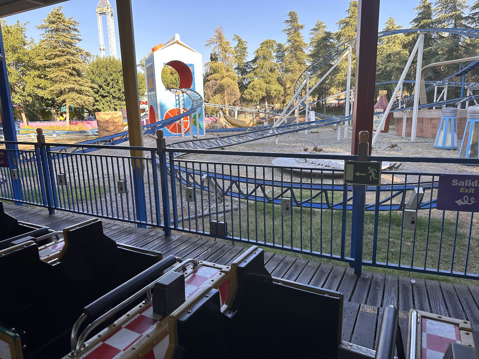 Tom & Jerry: Picnic en el Parque — Oficiais