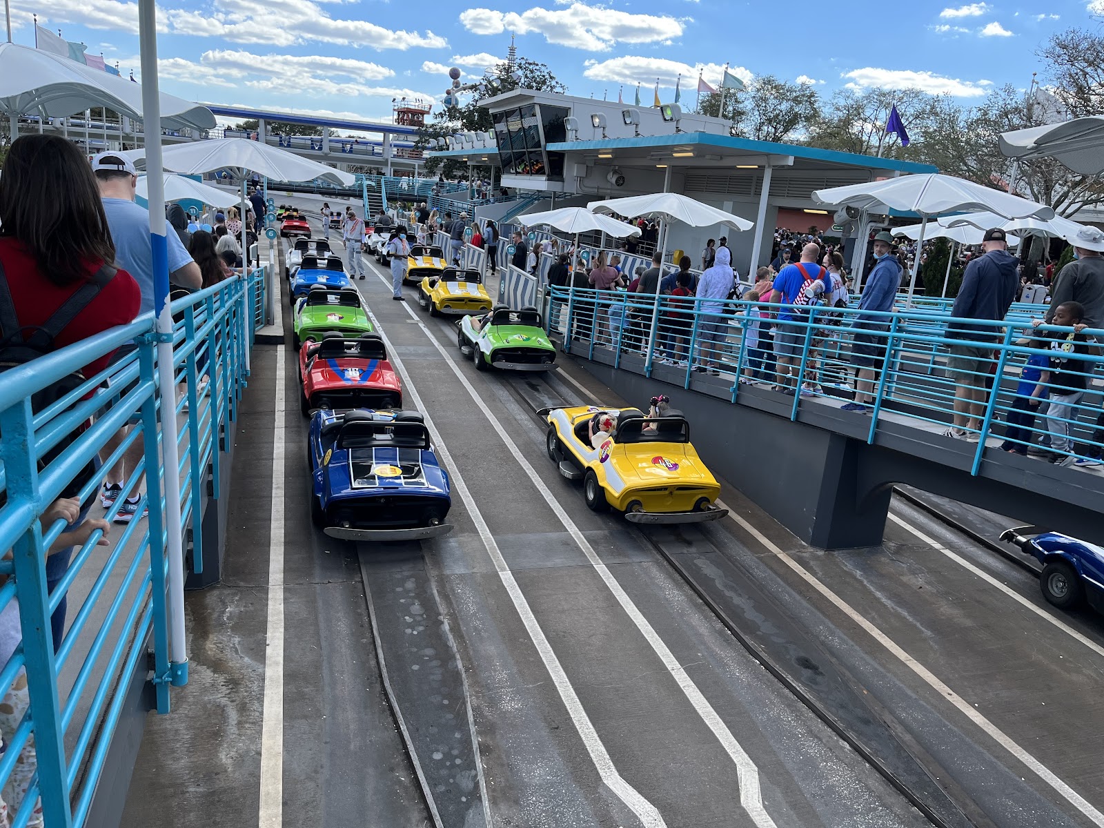 Tomorrowland Speedway — Oficiais