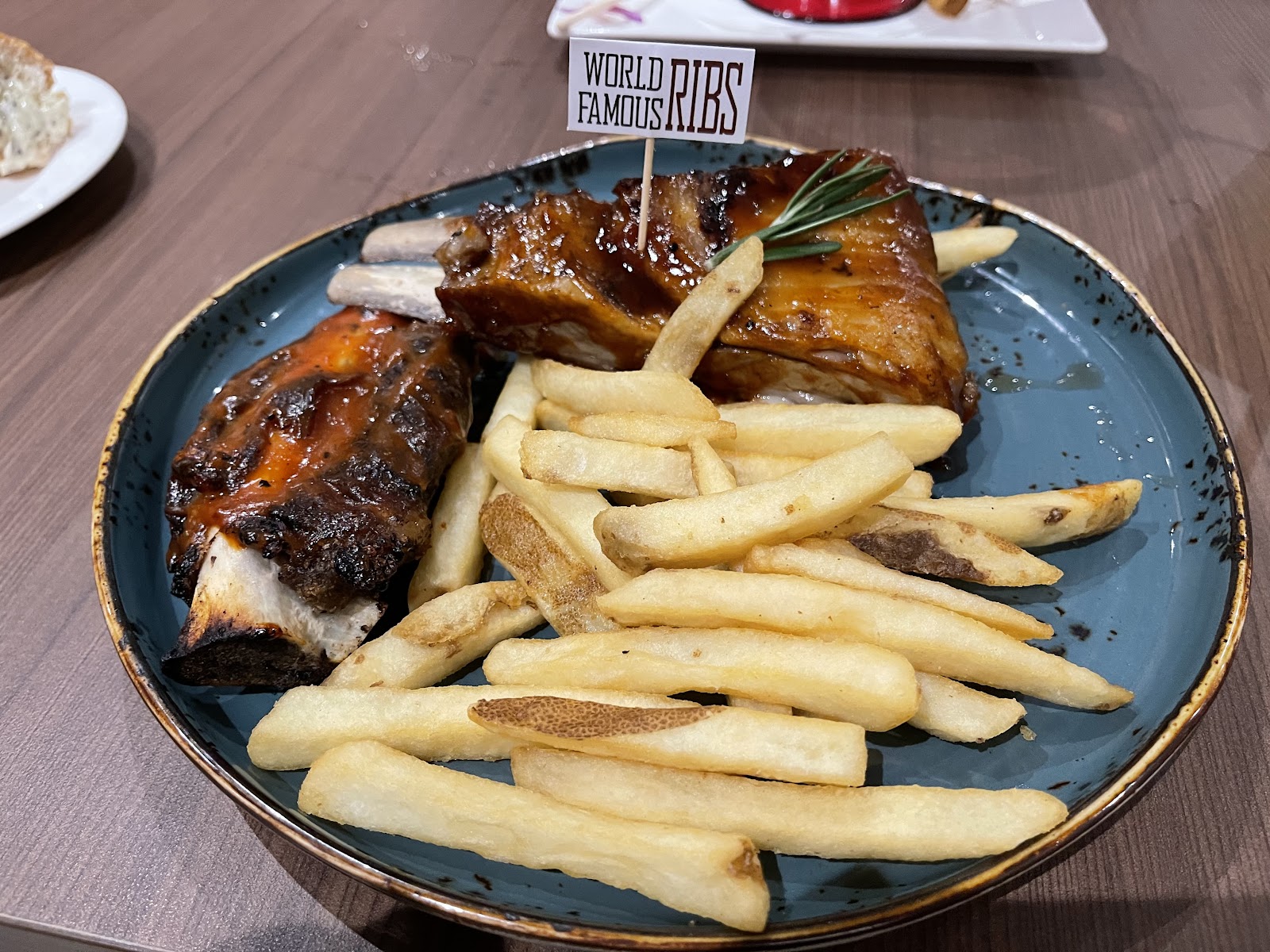 Tony Roma's — Oficiais