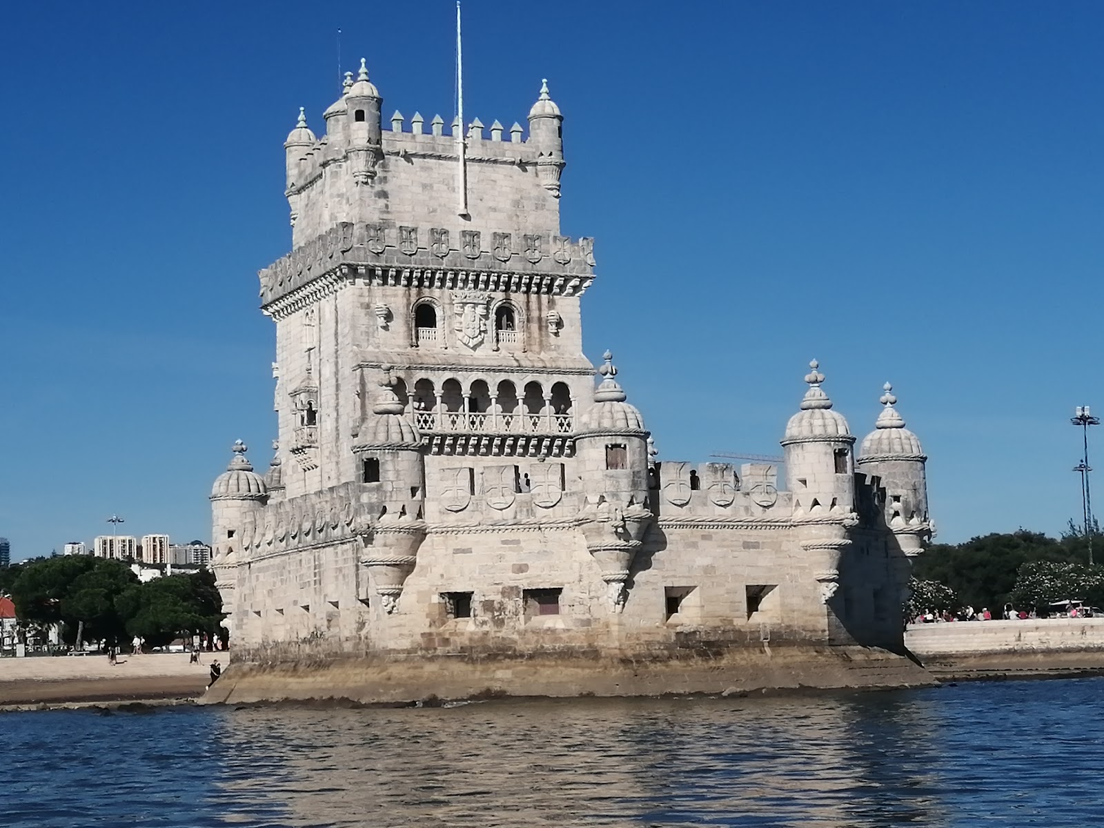 Torre de Belém — Oficiais