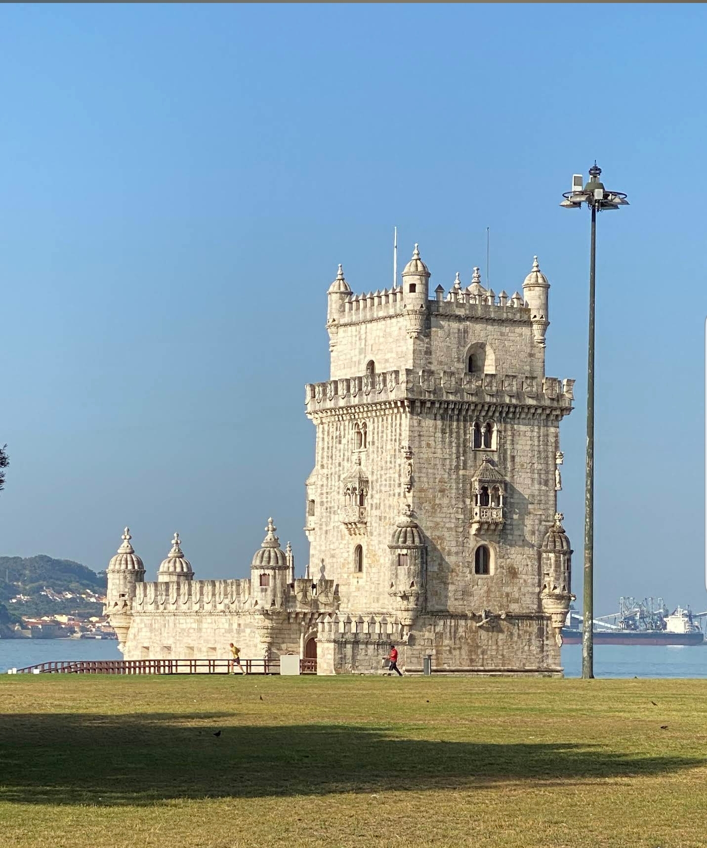 Torre de Belém — Oficiais