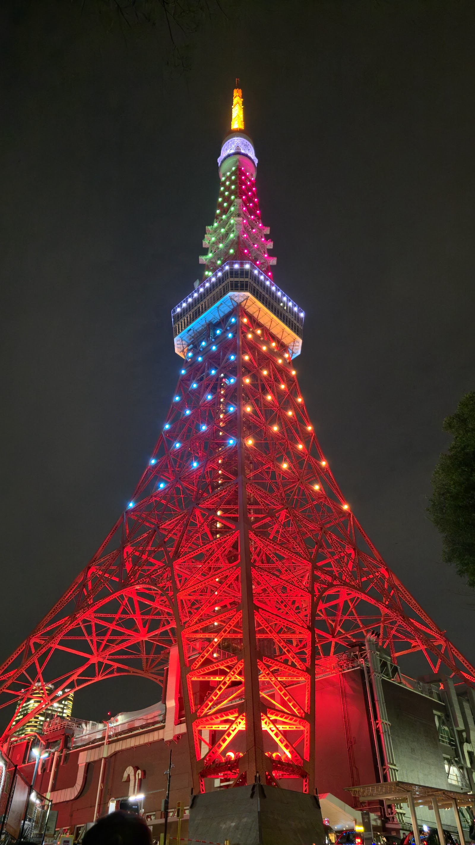 Torre de Tóquio — Oficiais