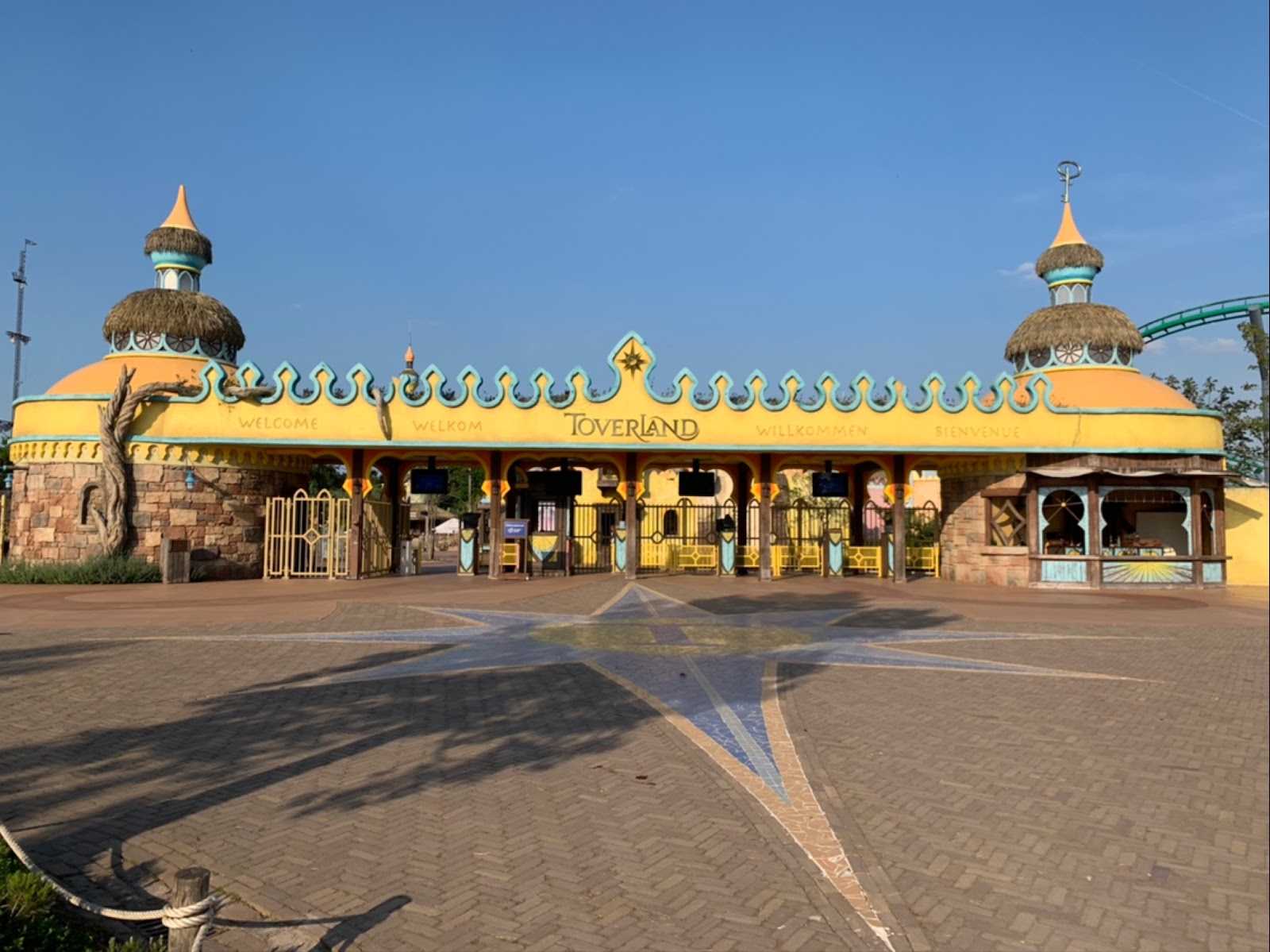 Toverland — Oficiais