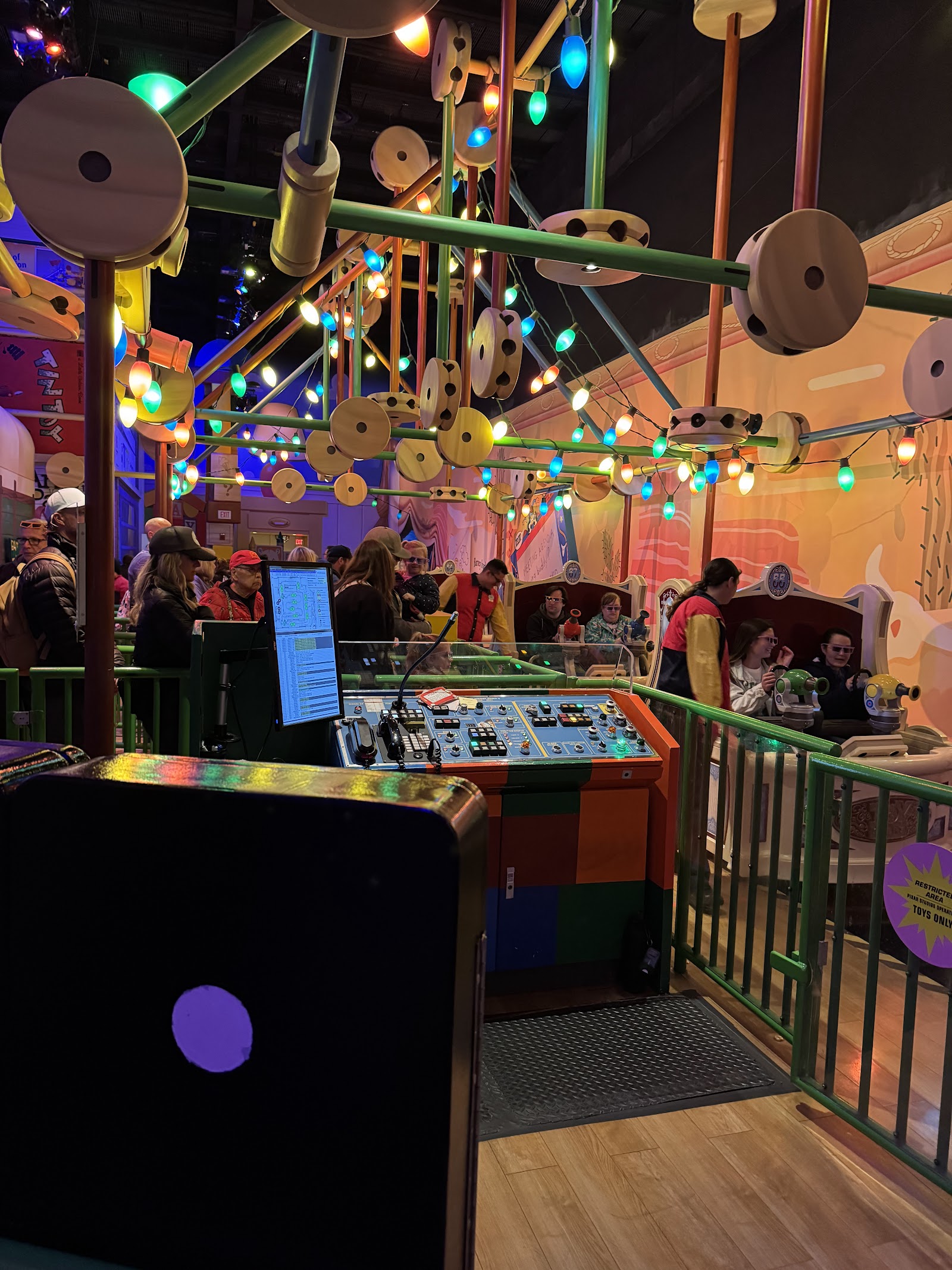 Toy Story Mania! — Oficiais